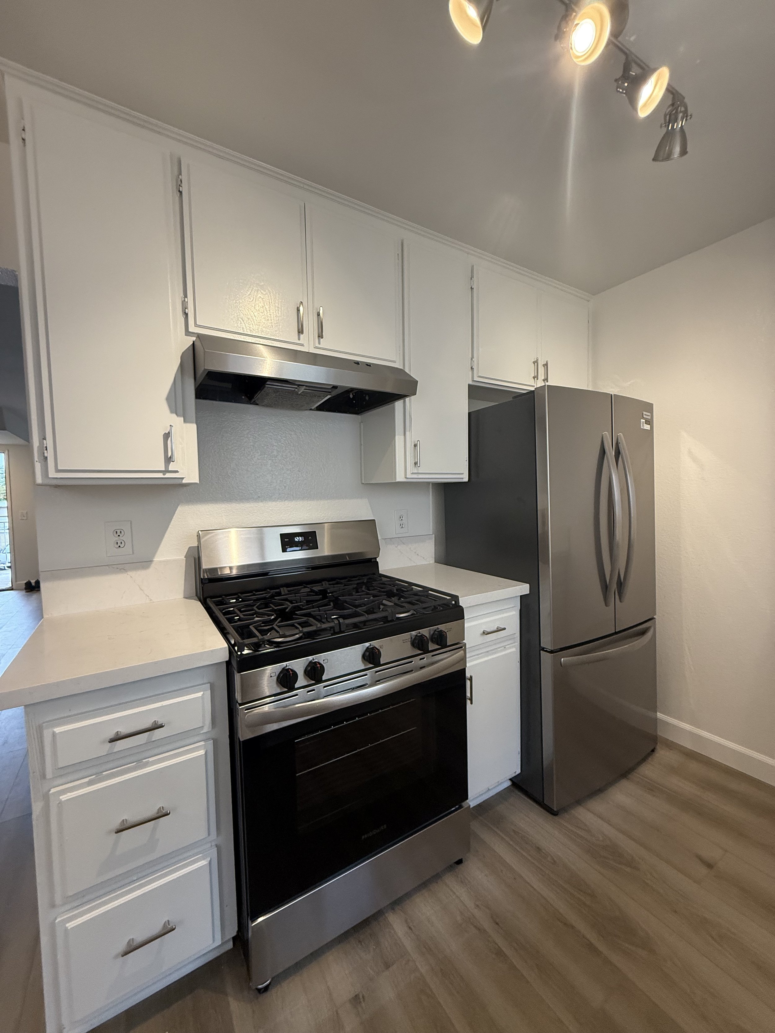 5439 Whitsett Ave. #18 Valley Village, CA. 91607. 2 Bed, 2 Bath w/ laundry hook-ups, balconies, central air and heat &amp; attached garage.  $2,850