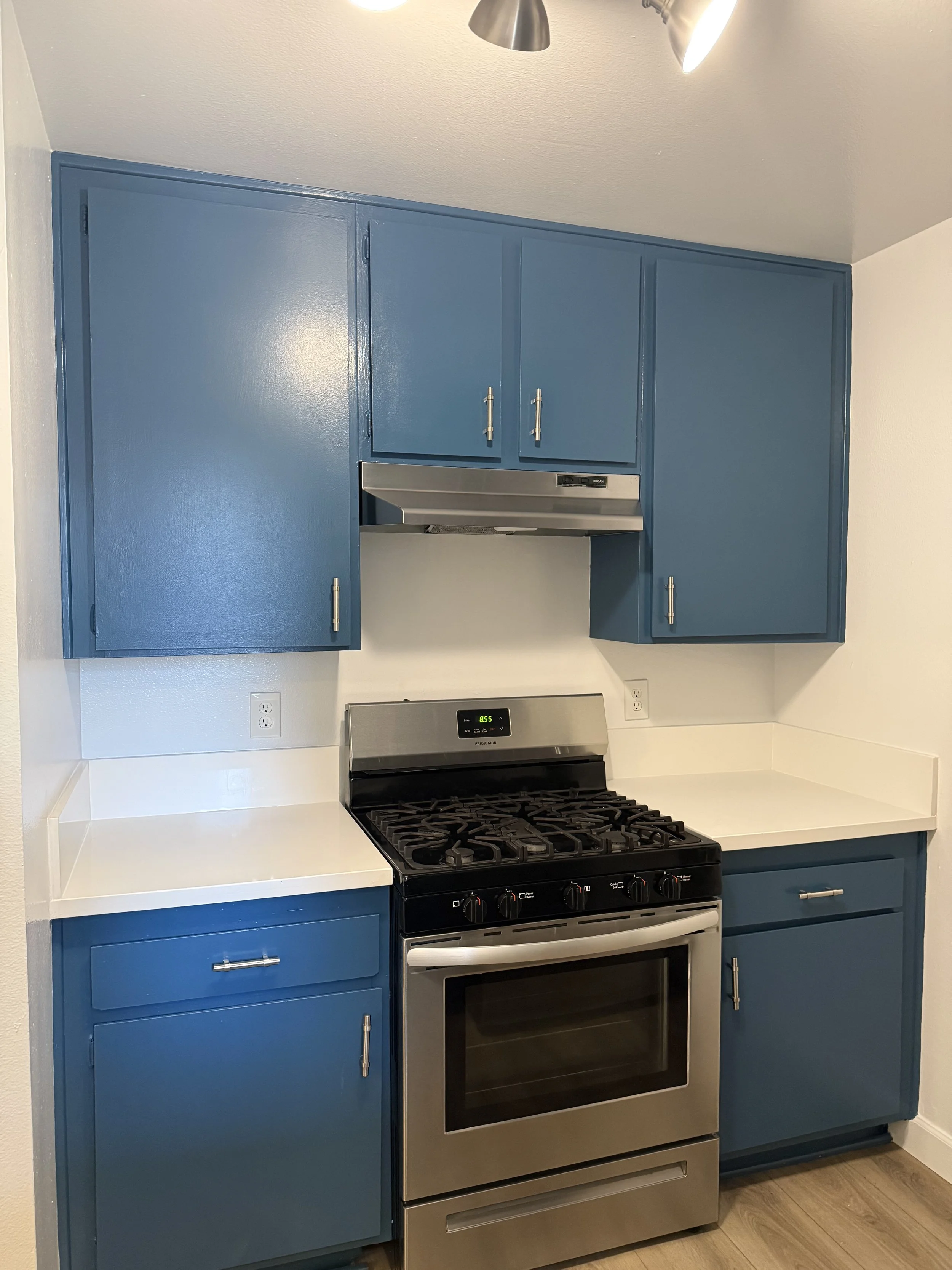 5715 Elmer Ave. #3 North Hollywood, CA. 91601. First floor 2 Bed, 1 Bath w/Central Air &amp; Heat, Balcony &amp; parking. $2,300