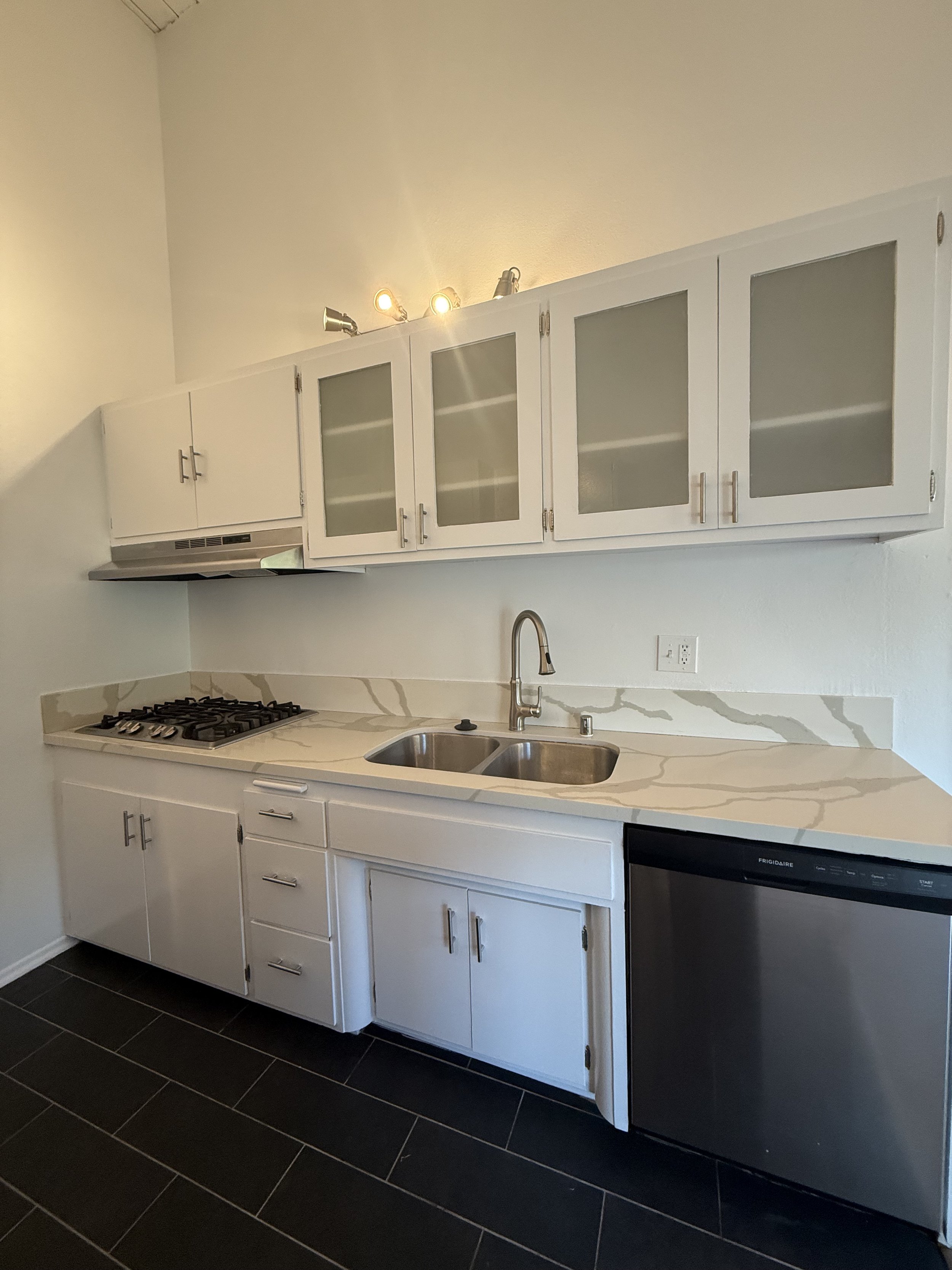 1709 N. Fuller Ave. #25 Los Angeles, CA. 90046. 1 Bed, 1 Bath w/balcony hardwood floors, parking &amp; swimming pool. $2,400 