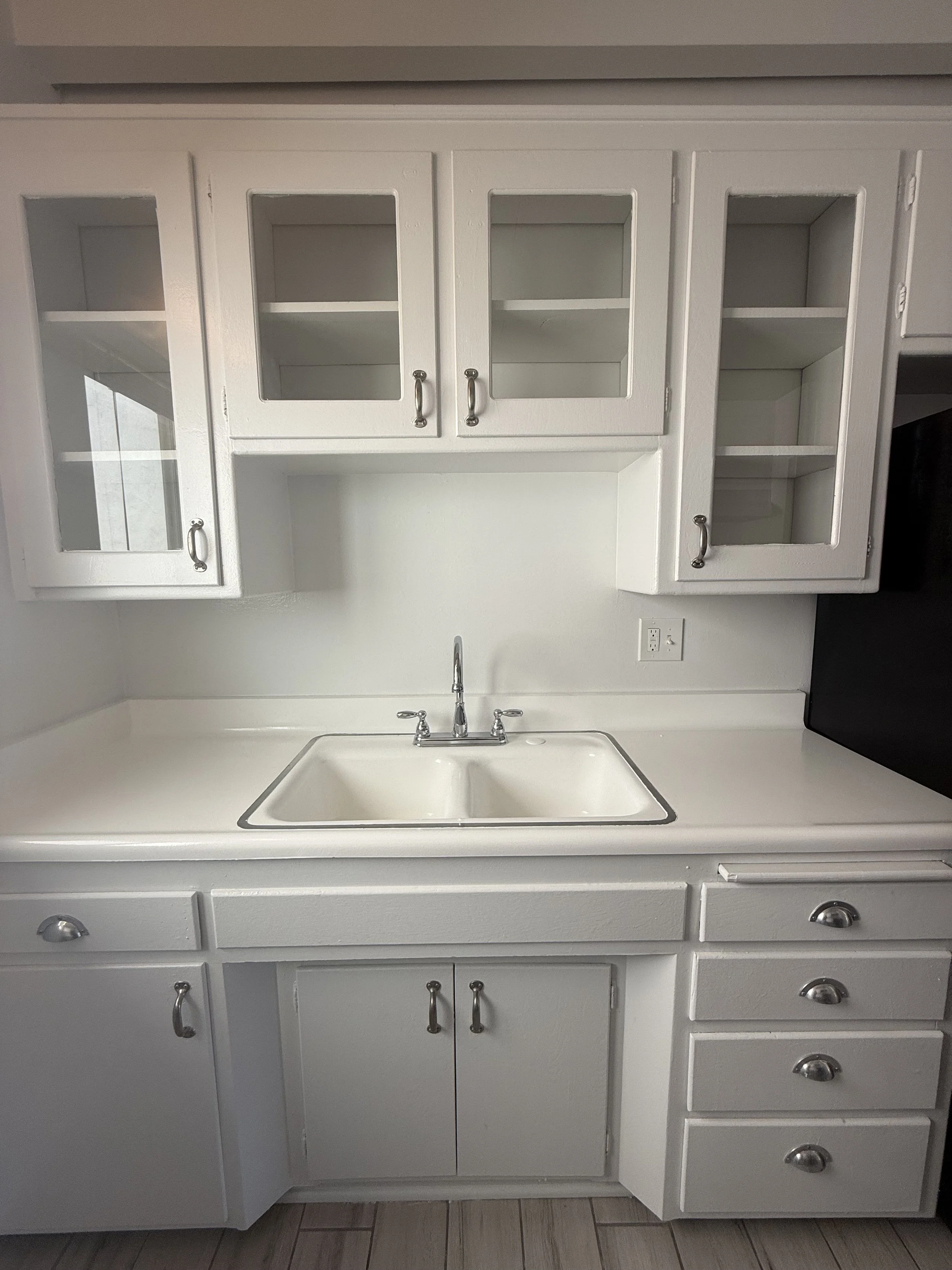 4401 W. Verdugo Ave. Unit W Burbank, CA. 91505. Updated TOP Floor Studio with 1 Bath, newer flooring &amp; large new window, A/C &amp; swimming pool. $1,595 