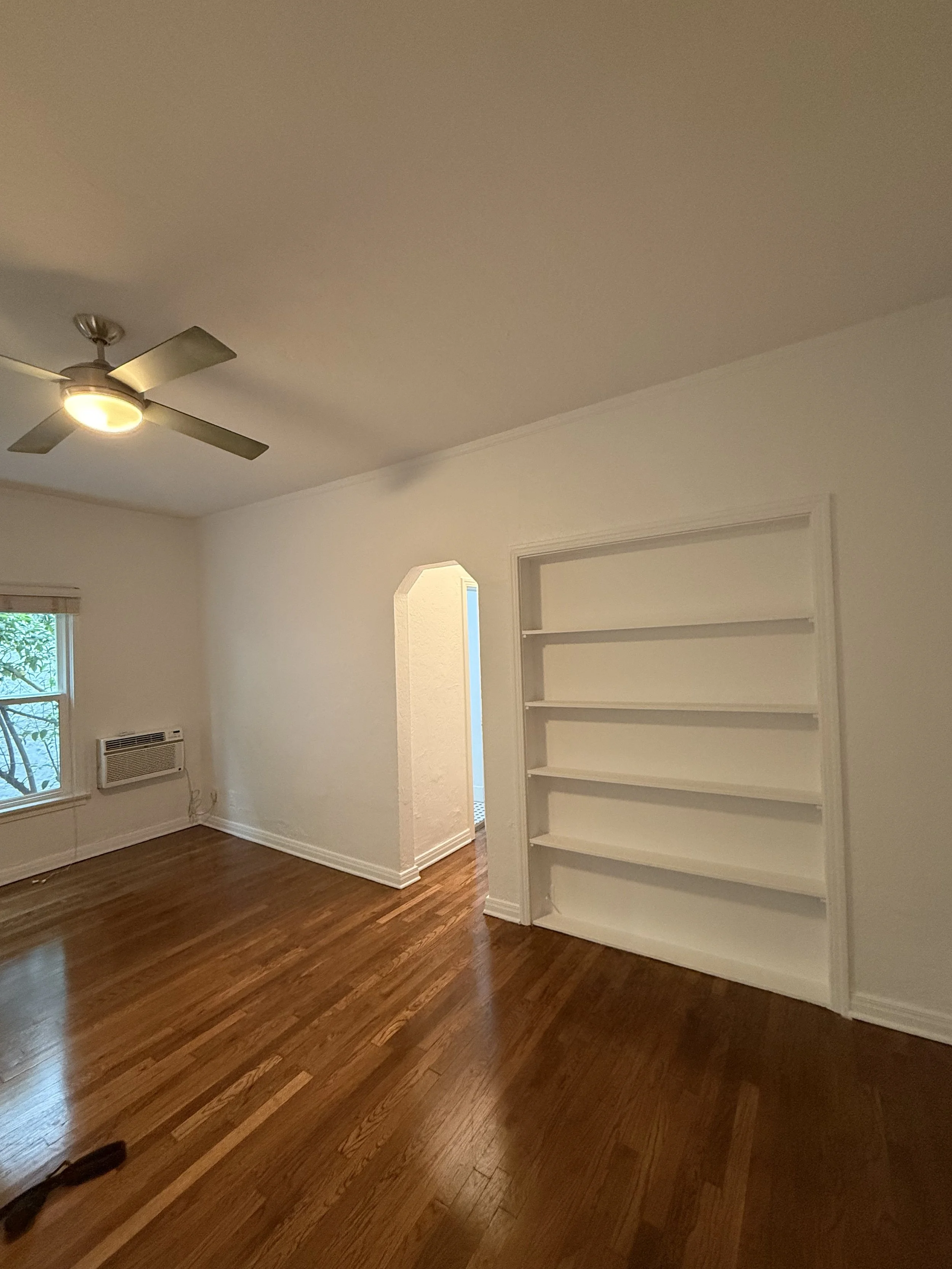 1558 N. Commonwealth Ave. 2 Los Feliz, CA. 90027. First floor 1 Bed, 1 Bath w/wood floors and lot’s of character and charm &amp; street permit parking. $2,200