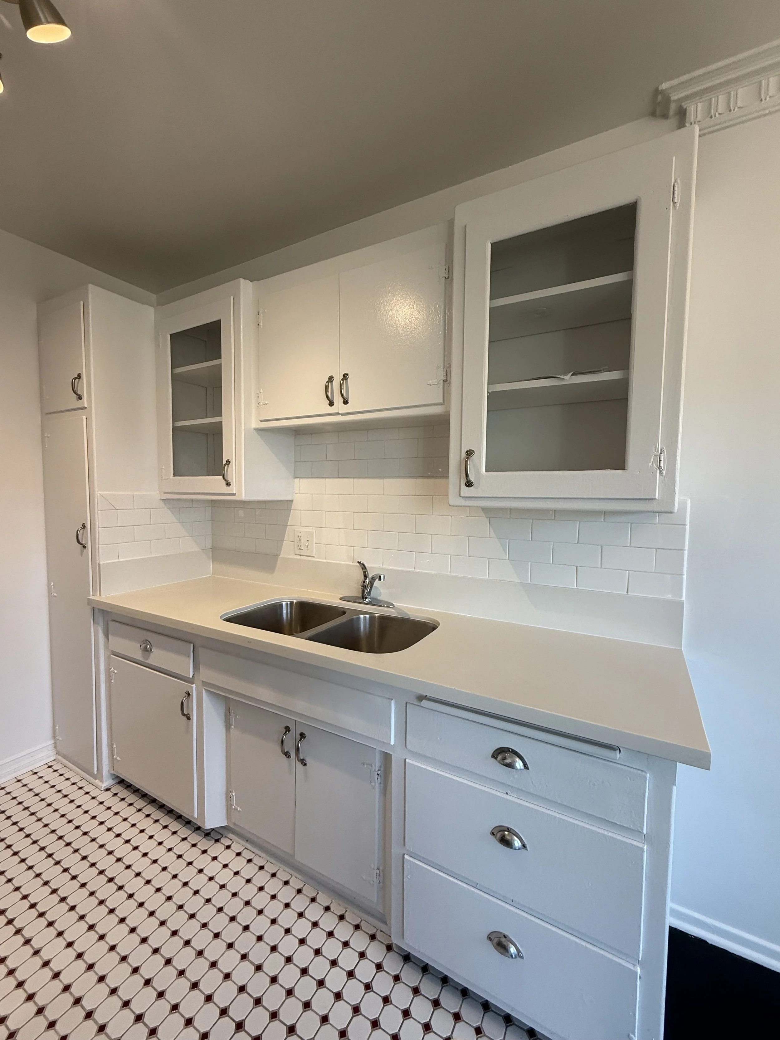 1823 El Cerrito Place. Unit J Los Angeles, CA. 90068. Top Floor, 2 Bed, 1 Bath w/ hardwood floors, A/C, parking $2,600