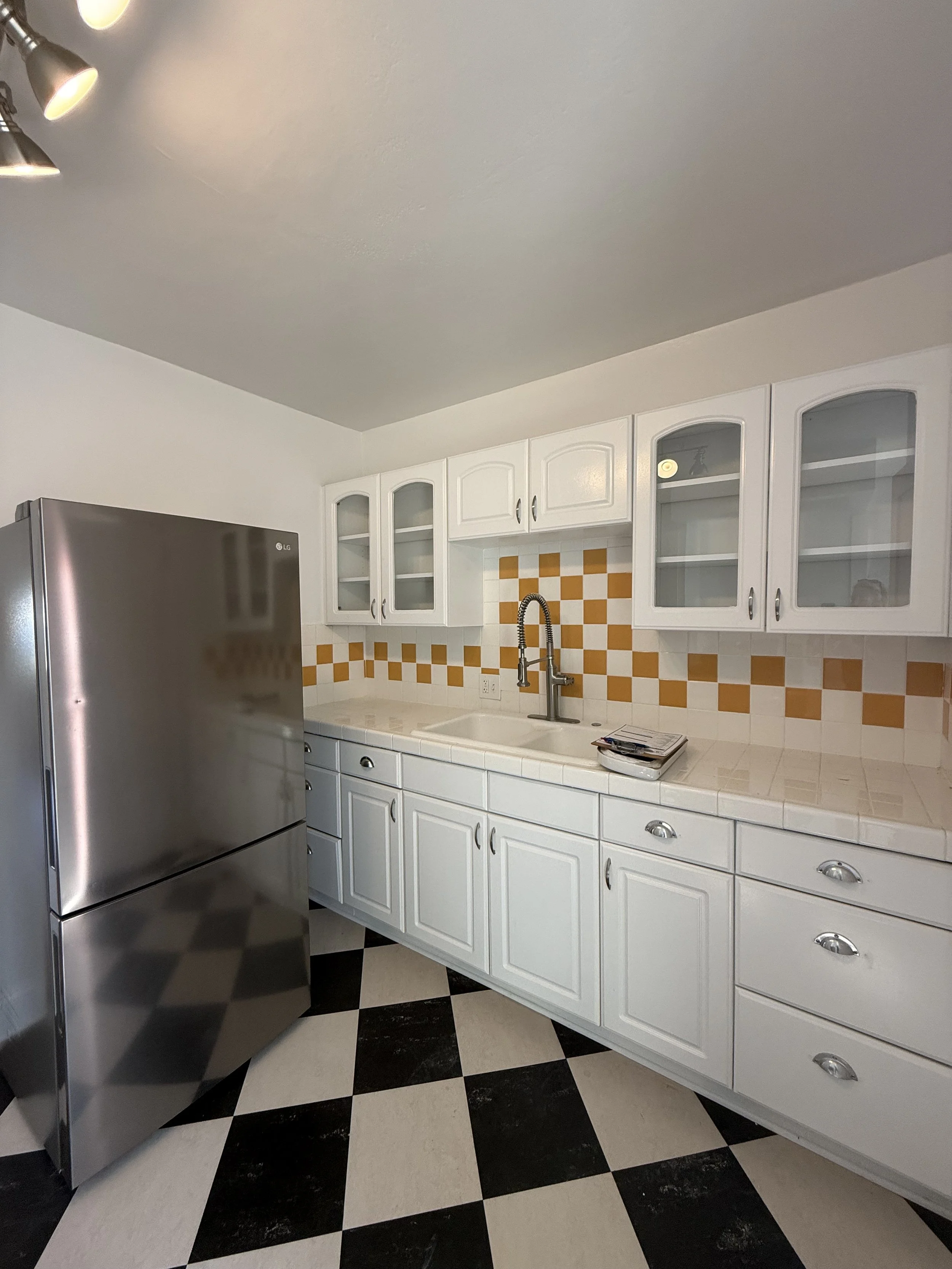 1703 1/2 Hillhurst Ave. Los Feliz, CA. 90027. Top Floor, 1 Bed, 1 Bath w/ hardwood floors, vintage charm &amp; A/C. $2,200 