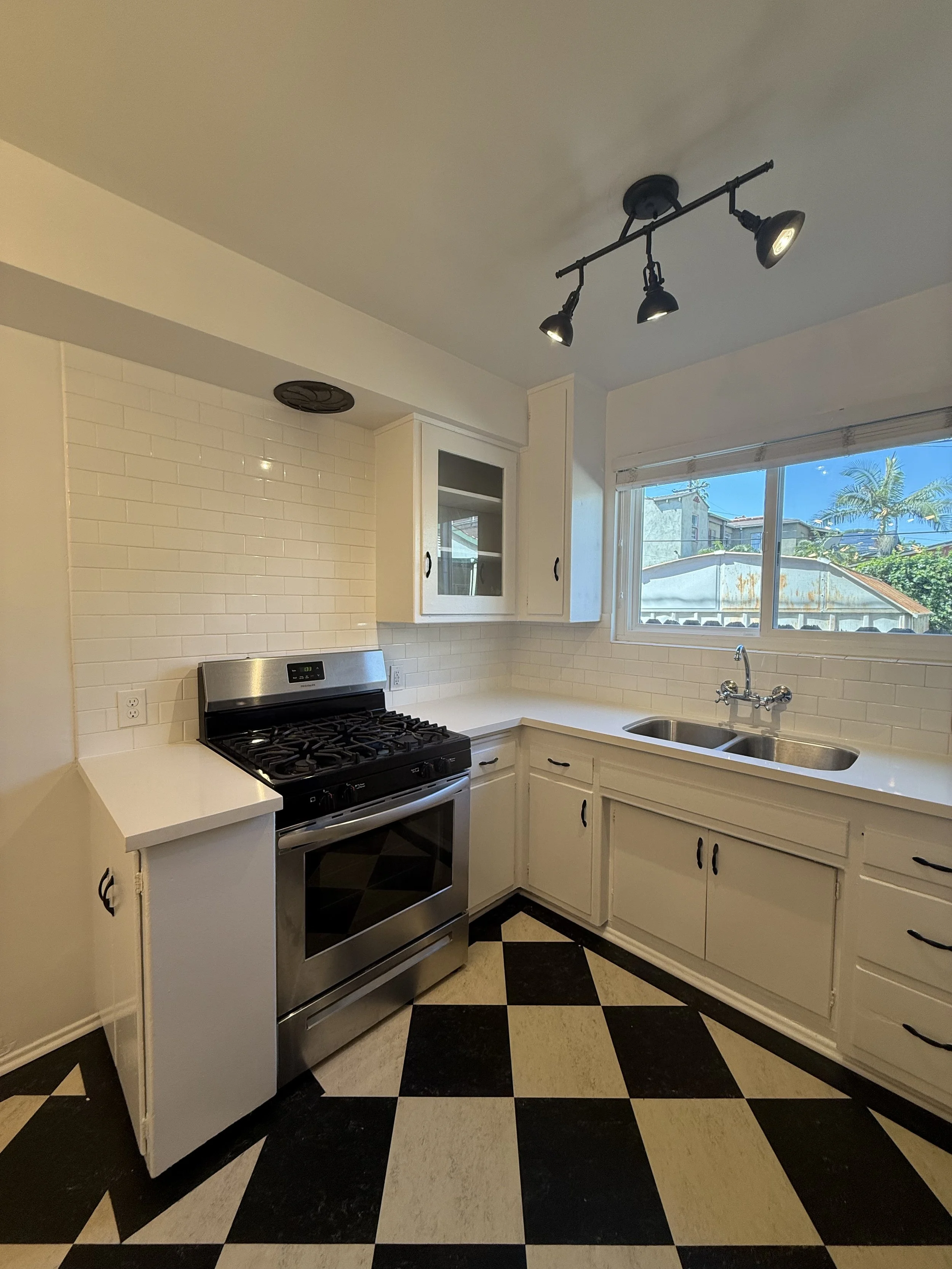 2640 St. George St. #5 Los Angeles, CA. 90027. First floor 1 Bed, 1 Bath w/ hardwood floors, A/C and Shared laundry. $2,400 