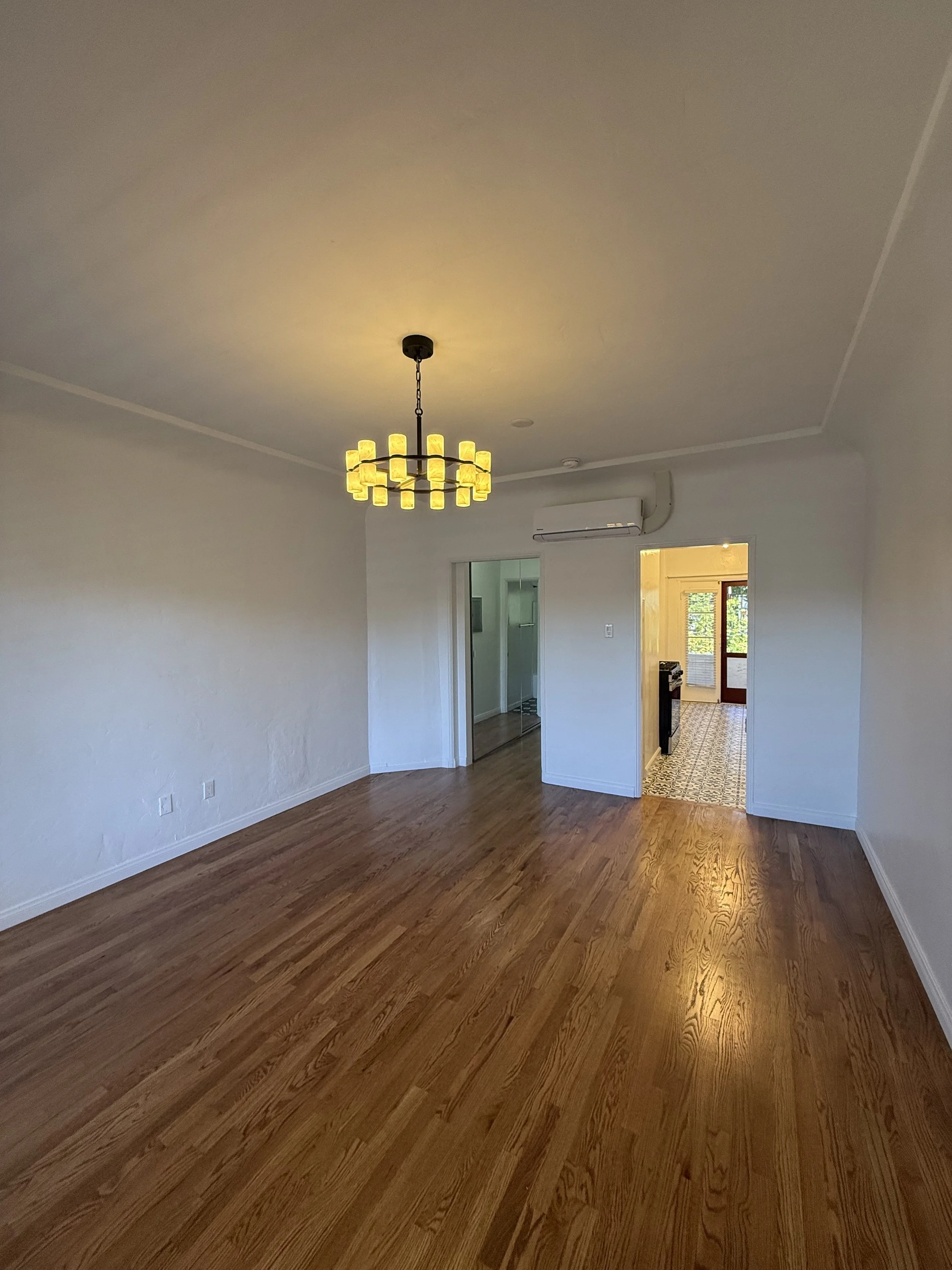 2355 Cove Ave. #303 Los Angeles, CA. 90029. Top floor 1 Bed, 1 Bath w/ hardwood floors, A/C, parking and shared laundry. $2,500 