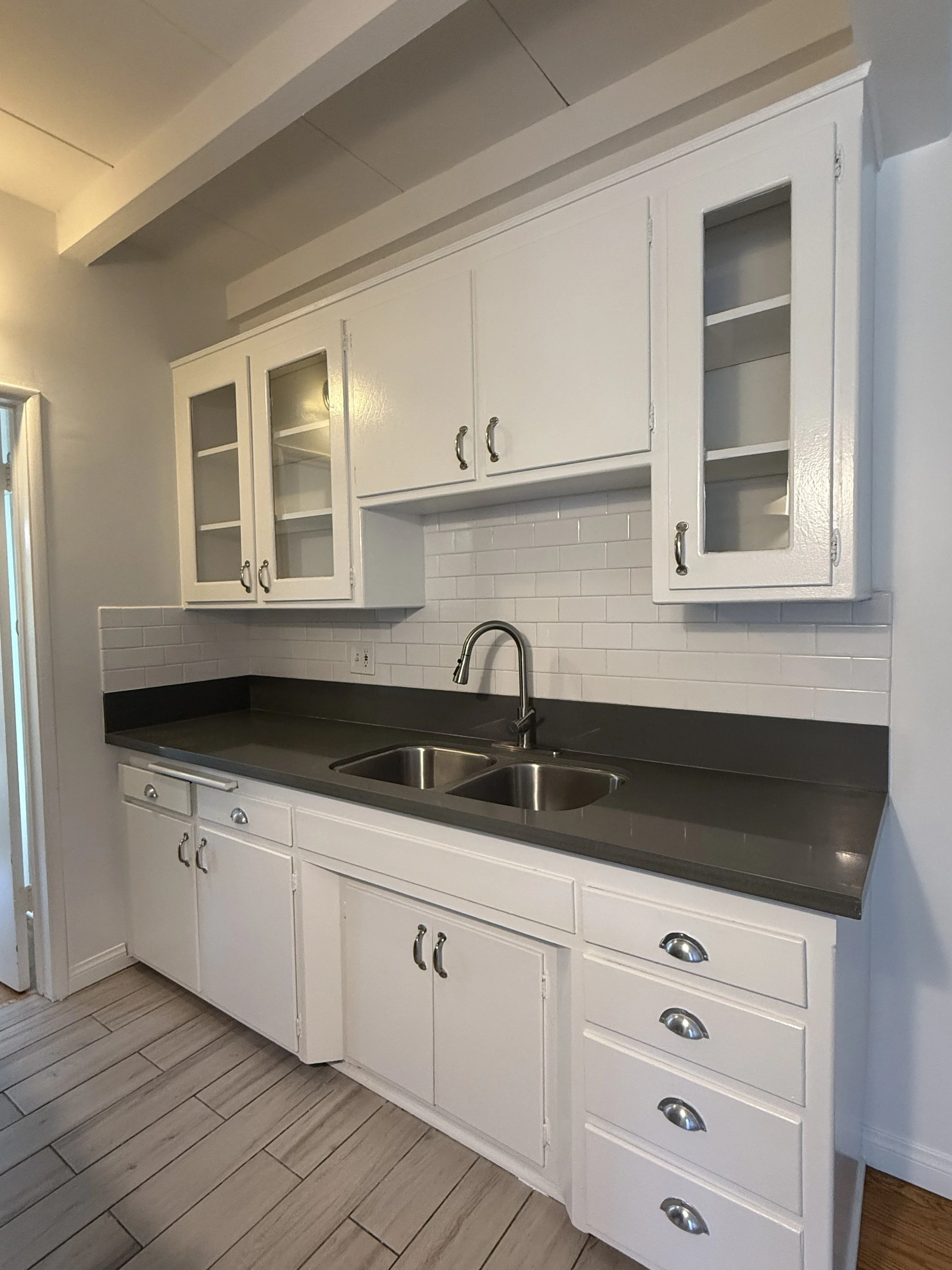 4401 W. Verdugo Ave. Unit N Burbank, CA. 91505. Updated TOP Floor 1 Bed, 1 Bath with parking, balcony, shared laundry &amp; swimming pool. $2,300