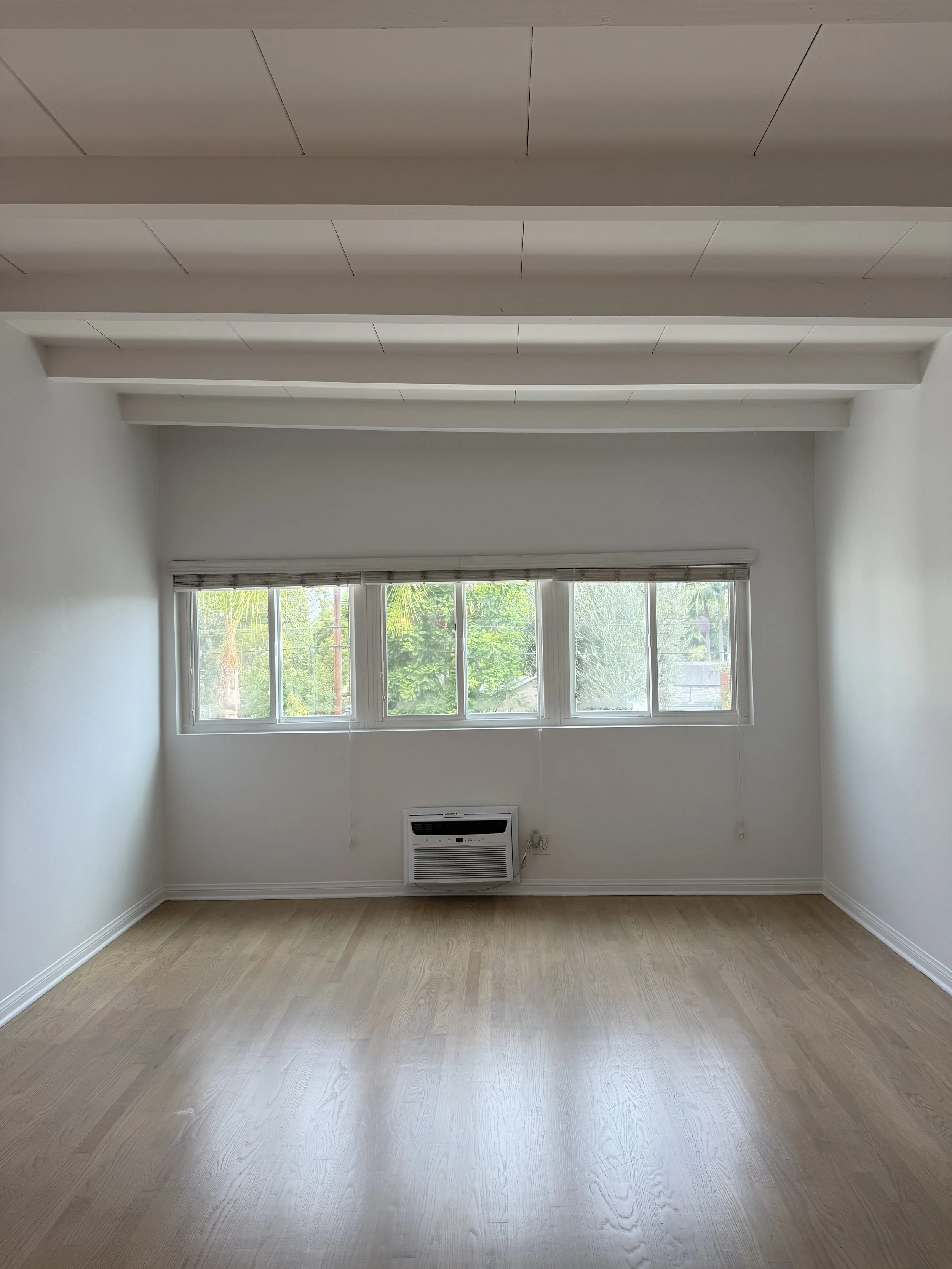 4401 W. Verdugo Ave. Unit J Burbank, CA. 91505. Updated TOP Floor 1 Bed, 1 Bath with parking, shared laundry &amp; swimming pool. $2,200 