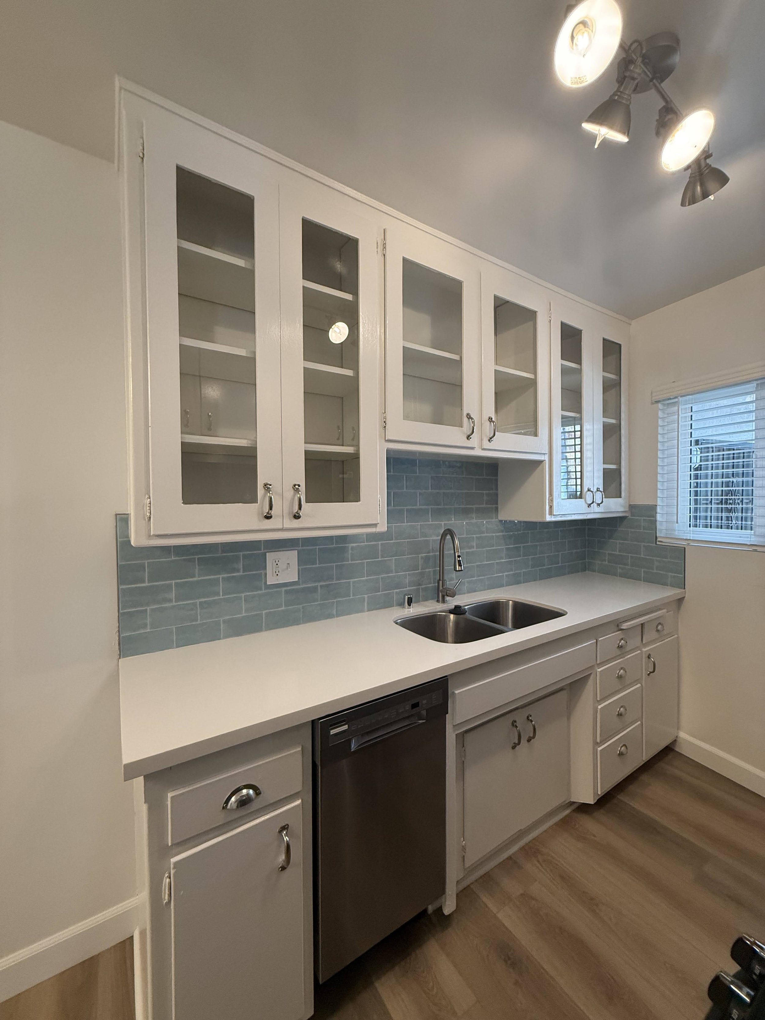 4401 W. Verdugo Ave. Unit C Burbank, CA. 91505. Updated 1 Bed, 1 Bath with new flooring, shared laundry &amp; swimming pool. $2,100 