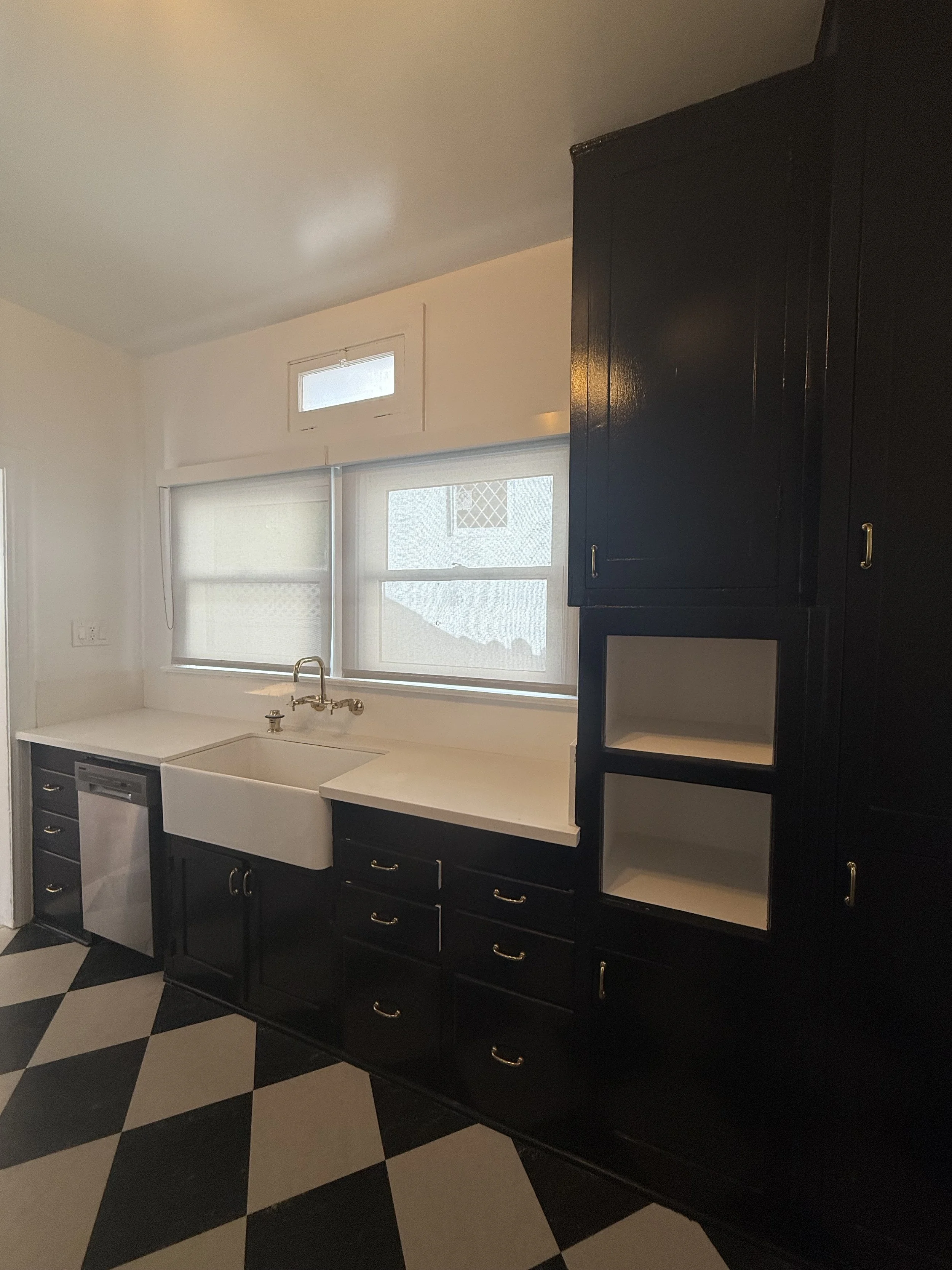 6860 Iris Circle. Los Angeles, CA. 90068. 1 Bed, 1 Bath w/ Hardwood floors, Views, In-Unit Washer/Dryer &amp; A/C. $2,850
