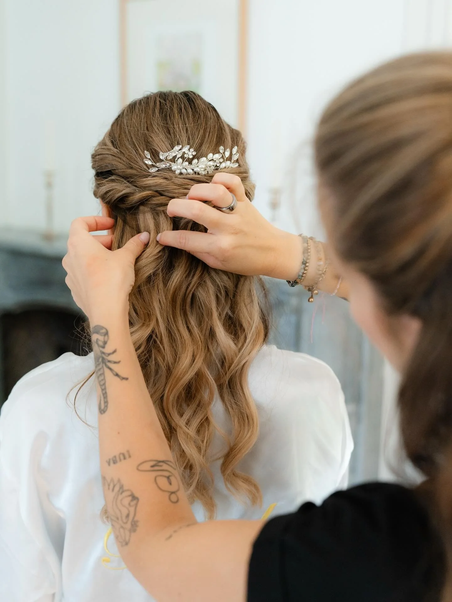 SARAH 👰🏼‍♀️🩷
Fotos: @sabrina_bartal_photography 
#wedding #weddinghair #weddinghairstyle #hochzeit #hochzeitsfrisur #wavyhairstyle #hochzeitslook #iubahairstyle #coiffeurwinterthur
