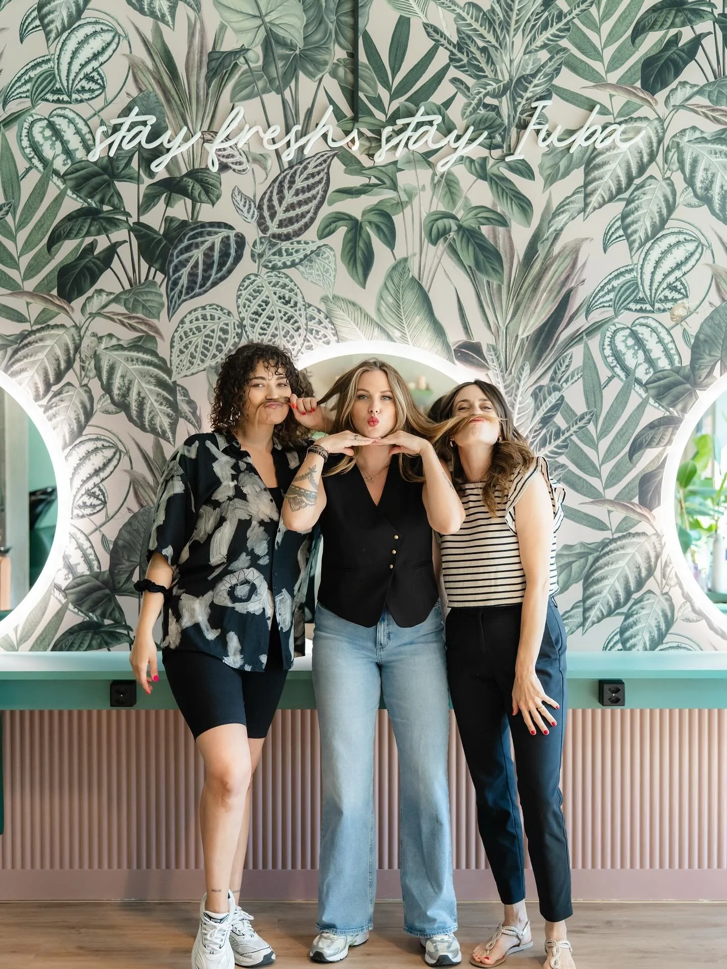 IUBA HAIRSTYLE TEAM 💚

LENA/ISABEL/JASMIN 🌈🦄

Wir k&ouml;nnten unterschiedlicher nicht sein, und doch sind wir ein Team wie kein anderes! 🥹

#iubahairstyle #coiffeurwinterthur #winterthur #haare #haaref&auml;rben #z&uuml;richcoiffeur #team #teamw