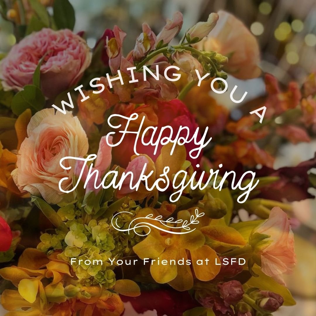 We wish you all a day full of family, friends and good food! 🧡🦃