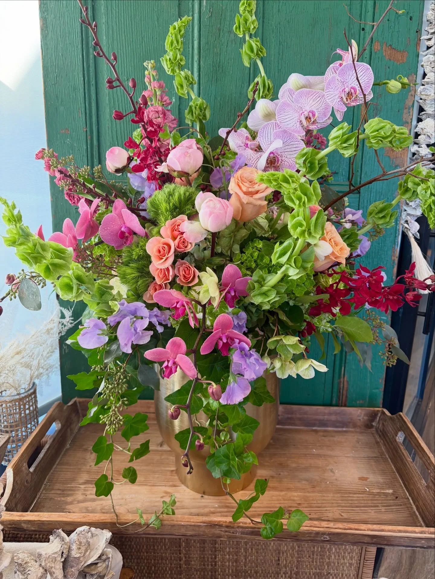 Diving into this beauty 😍
.
.
.
#jaxbeachflorist #jaxbeach #pontevedraflorist #localflorist #valentinesflowers