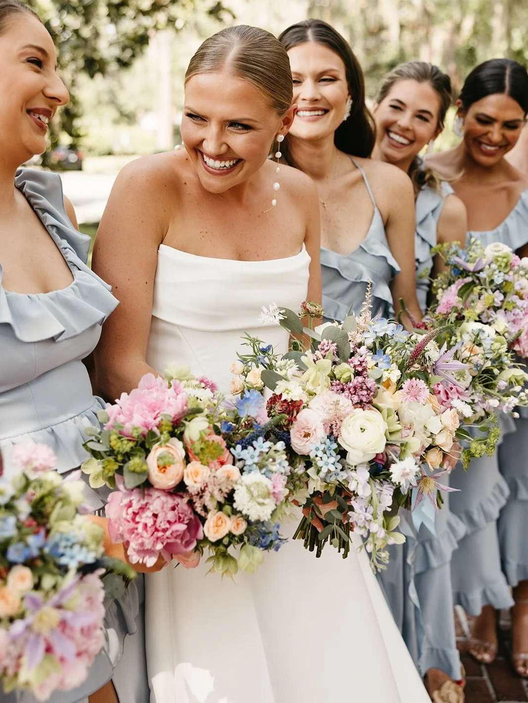 Happy #WeddingWednesday🥂 
Where would we be without our girlies? 🩷
.
.
.
📷: @brookeimages @wearethebowsers @lindseymorganphotography 

#lsfd #weddingwednesday #weddingwednesdays #weddingfloral #weddingflorists #bridesmaidsbouquet #bridesmaidsbouqu