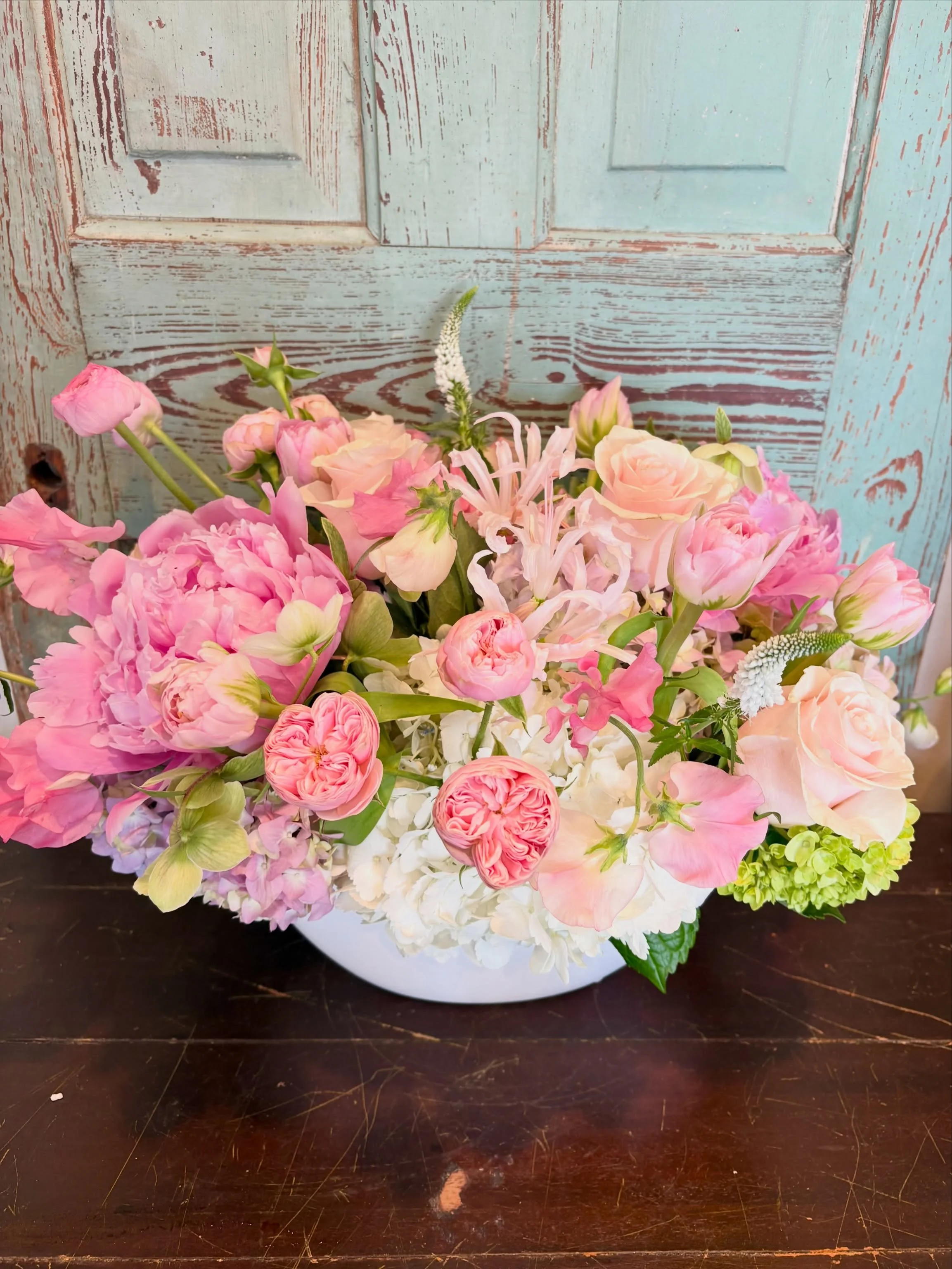 Don&rsquo;t forget Mom&mdash; she never forgets you! 🌷
.
.
.
#mothersday #springfloral #jaxbeachflorist #pontevedraflorist #jacksonvilleflorist