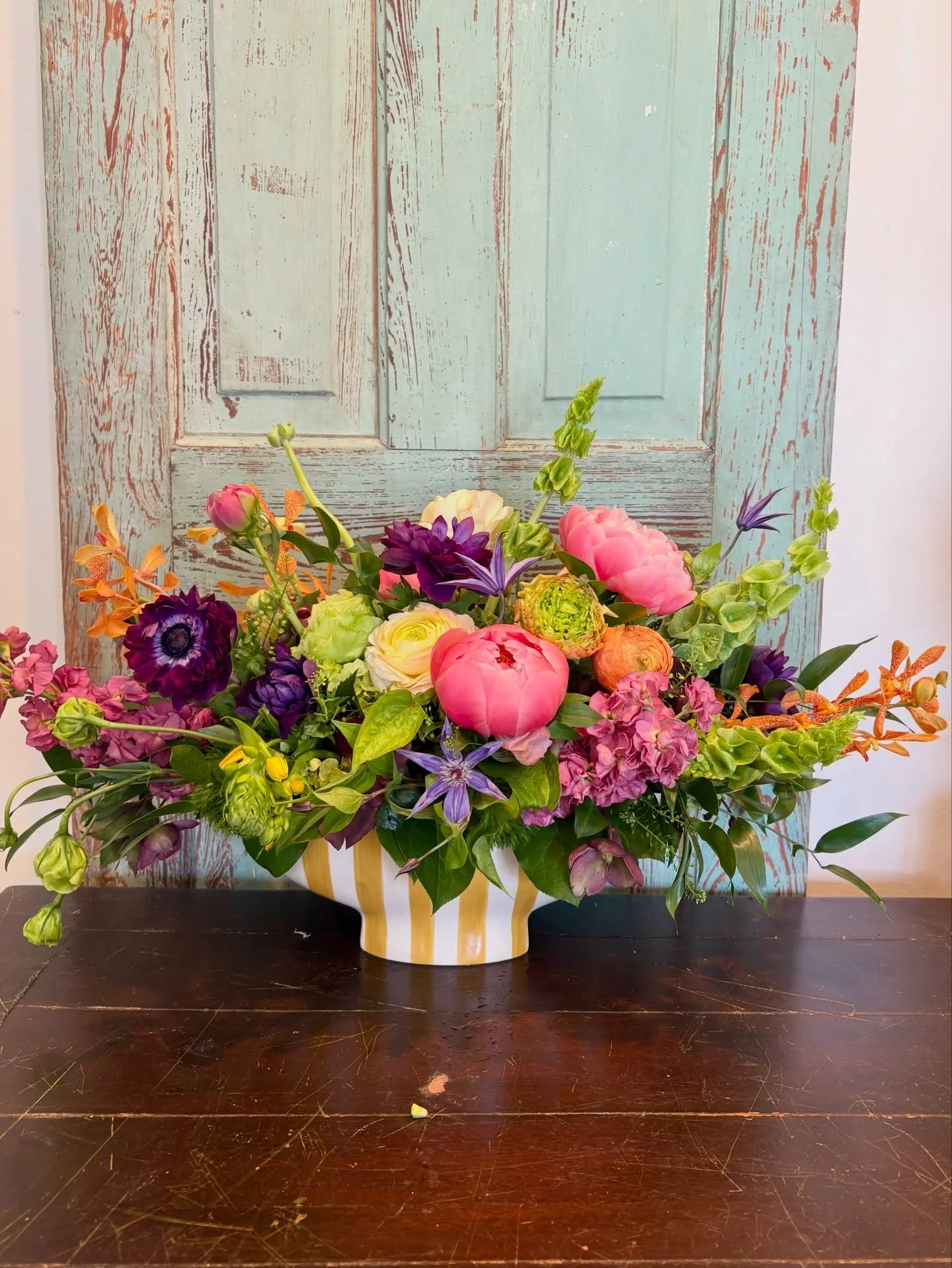 So funky, so fun! 🌷
.
.
.
#lsfd #jaxbeachbusiness #pontevedrabusiness #smallbusiness #floraldesign