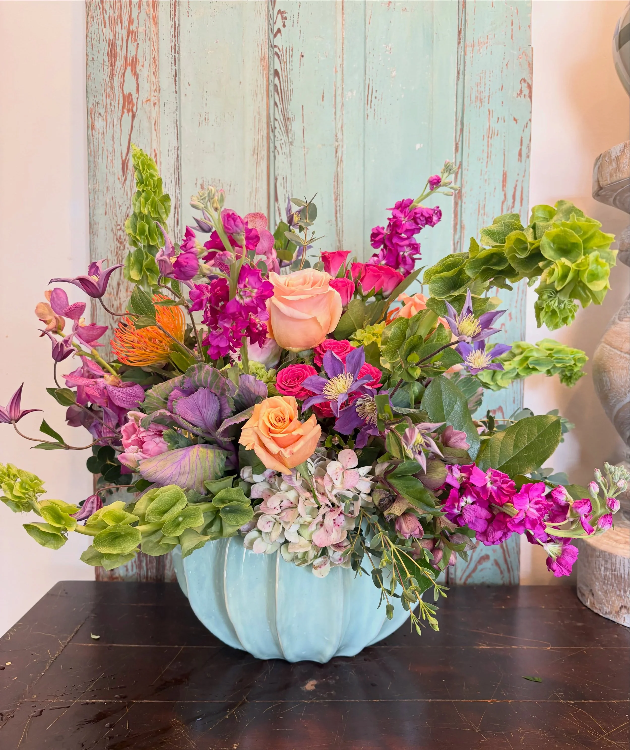 We&rsquo;re working 9-5(+ 😅) getting through this busy spring&mdash; 
Call us for all of your end of the season events! 🌷
.
.
.
#floristlifestyle #localflorist #pontevedra #jacksonvillebeach #jaxbeach