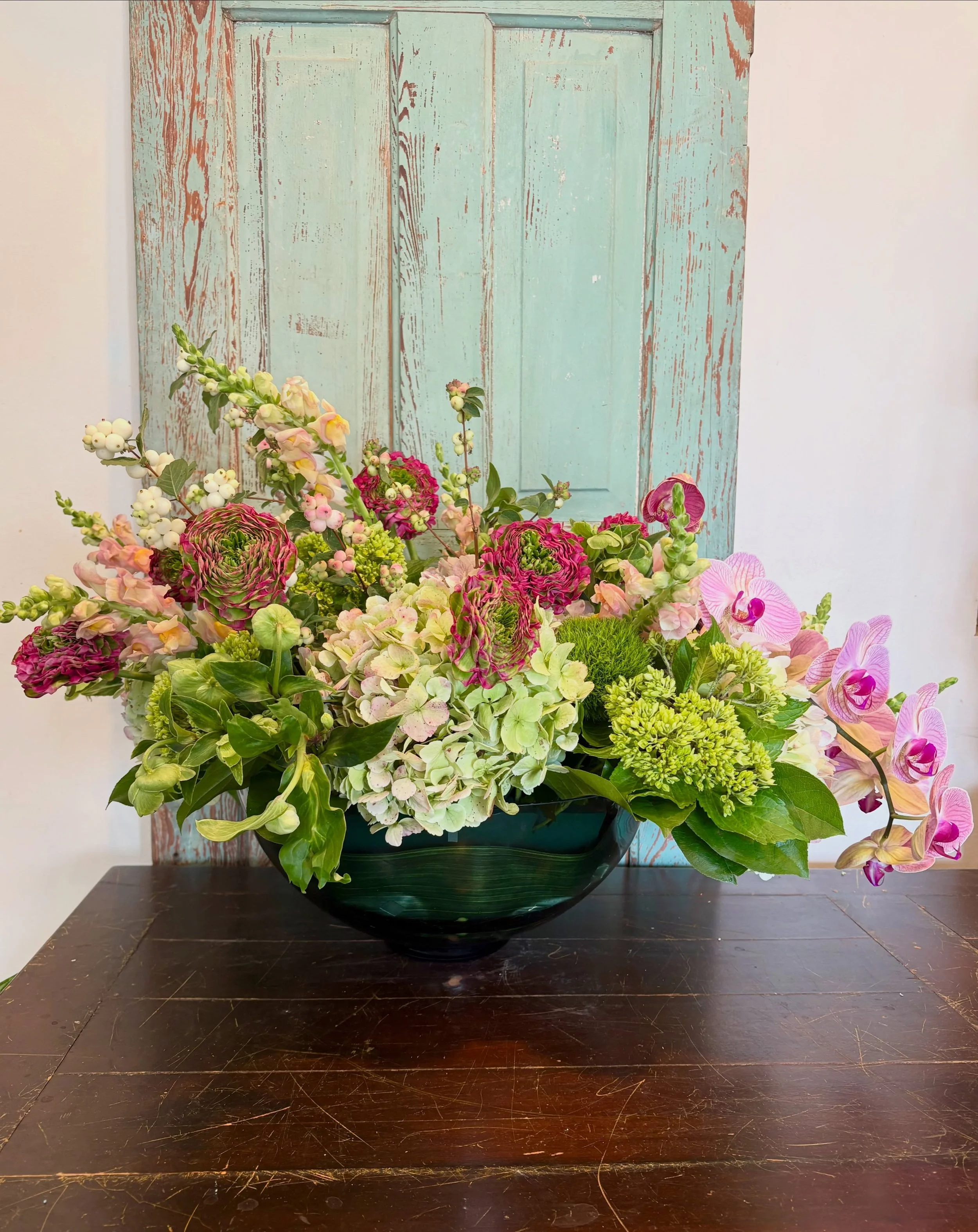 Why not add a little whimsy? ✨
.
.
.
#whimsy #jaxbeach #vibrantflowers #pomponranunculus #phalenopsis