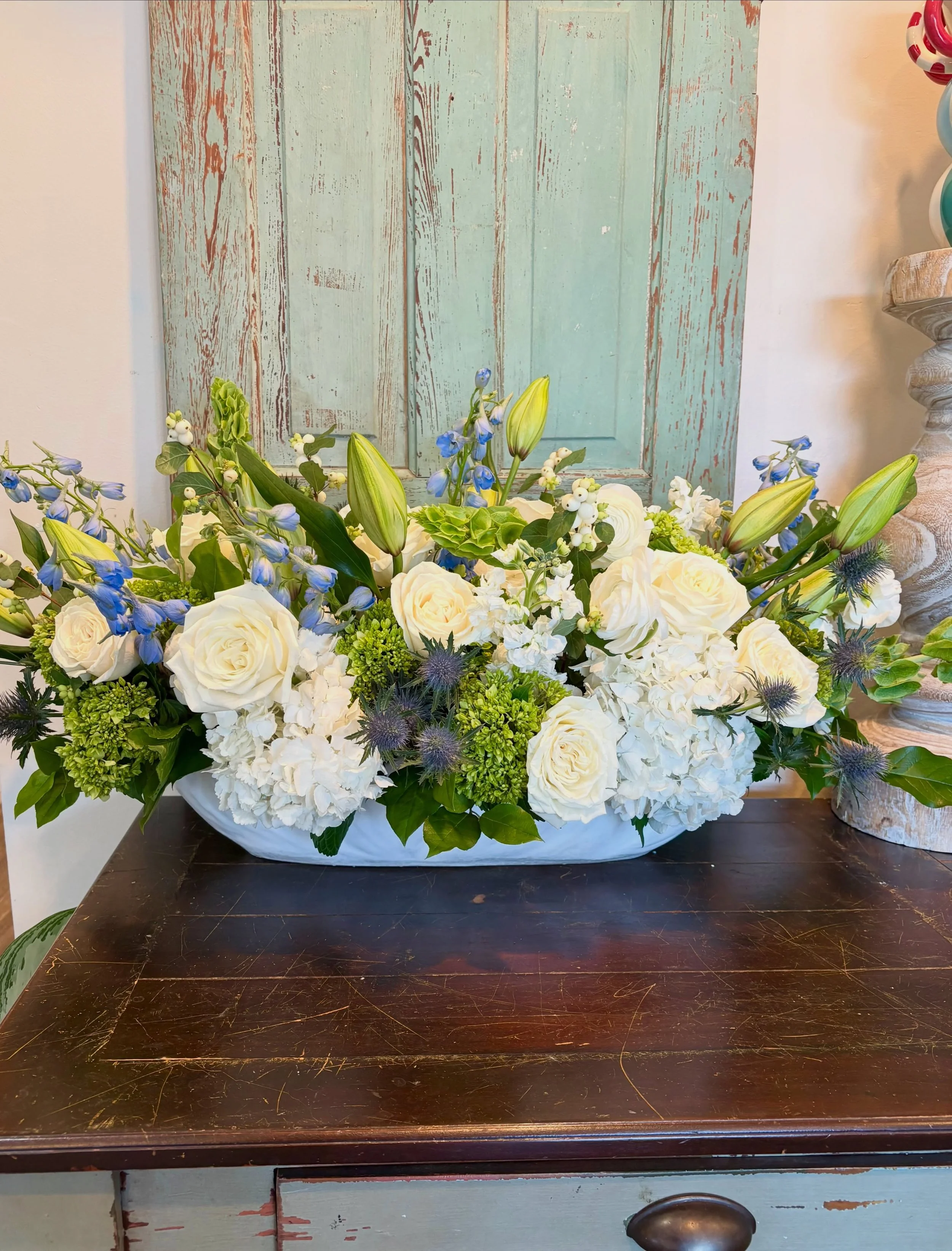 Just riding that summer wave 🌊
.
.
.
#coastaldecor #coastalflorals #blueandwhitedecor #blueandwhiteflowers #jaxbeach