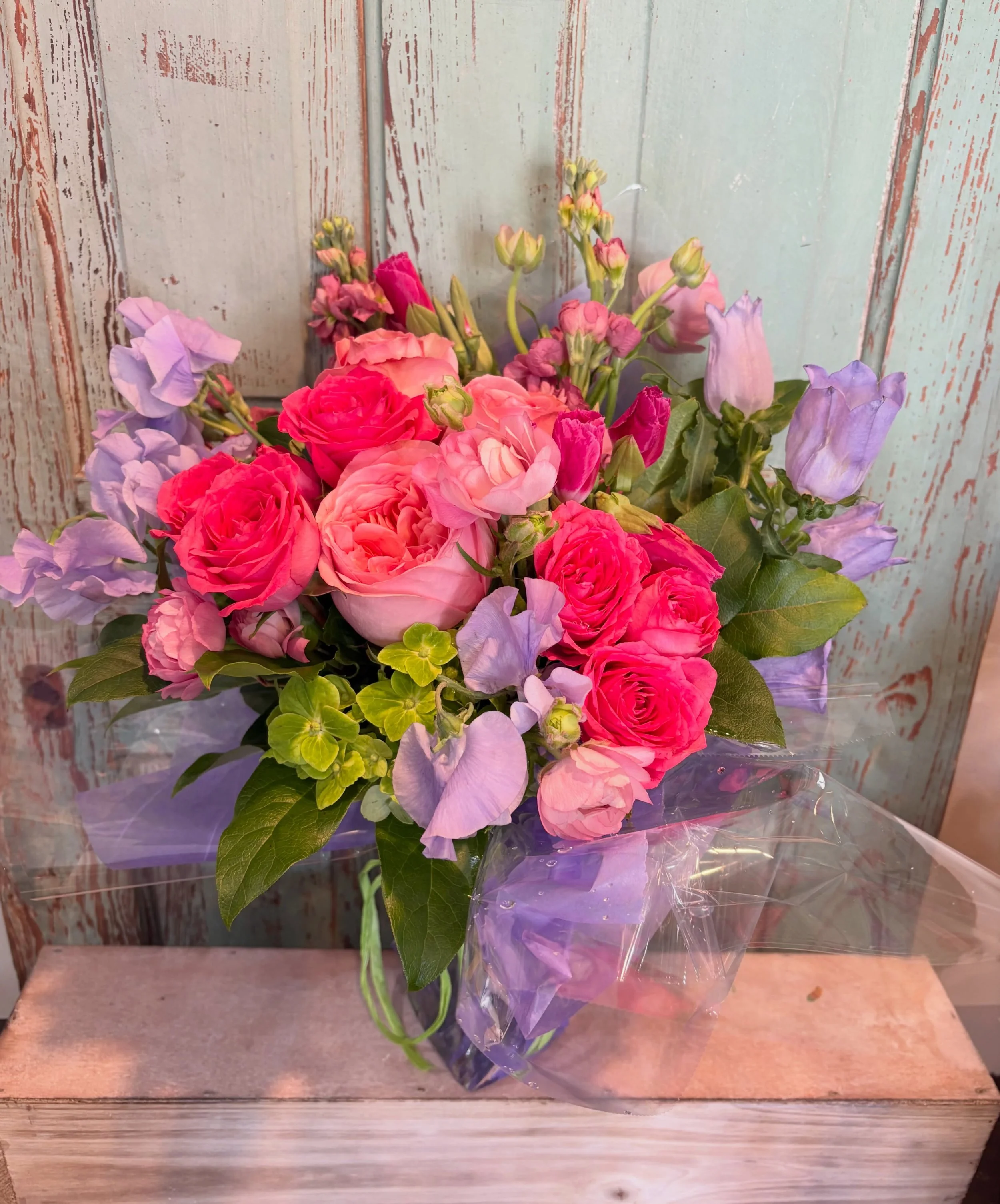 🚨 Flower Friday Alert! 🚨
Stop in to our studio tomorrow from 9:30-5:30 for a $45 wrapped bouquet! 🌷
.
.
.
#jaxbeach #pontevedra #atlanticbeach #neptunebeach #jaxflorist
