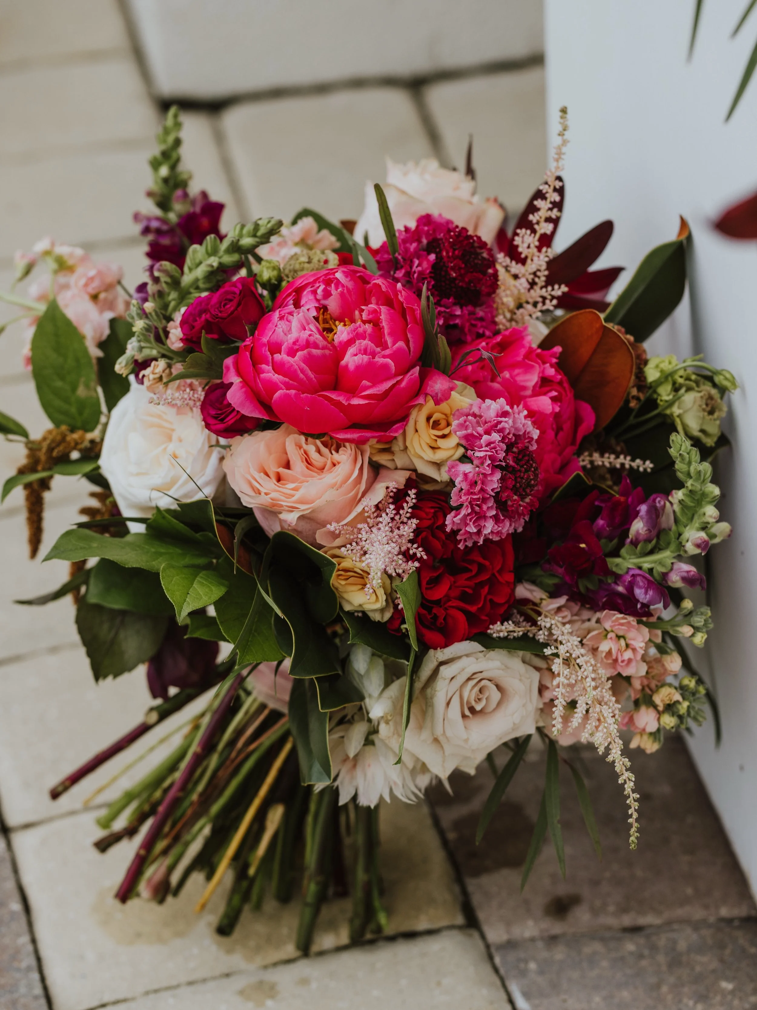 Wishing you a Happy Fall with this #weddingwednesday throwback! 🍂
📸: @stephanie.w.photography 
.
.
.
#fallvibes #fallwedding #fallweddingflowers #autumnwedding