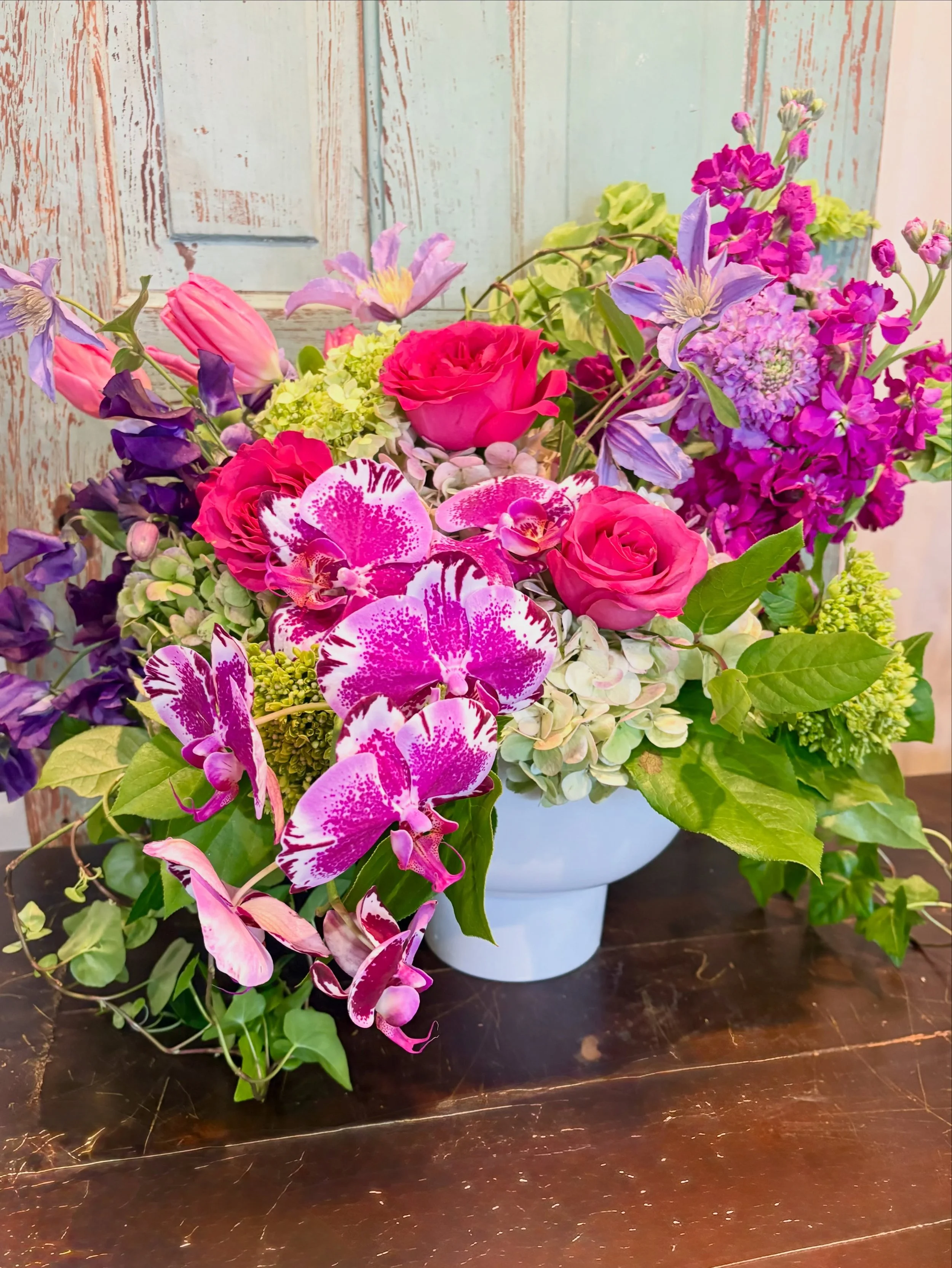 Funky Friday! 
Happy weekend, y&rsquo;all! 💜🩷💚
.
.
.
#funkyflorals #boldflorals #jaxbeachflorist #pontevedraflorist #jaxbeach
