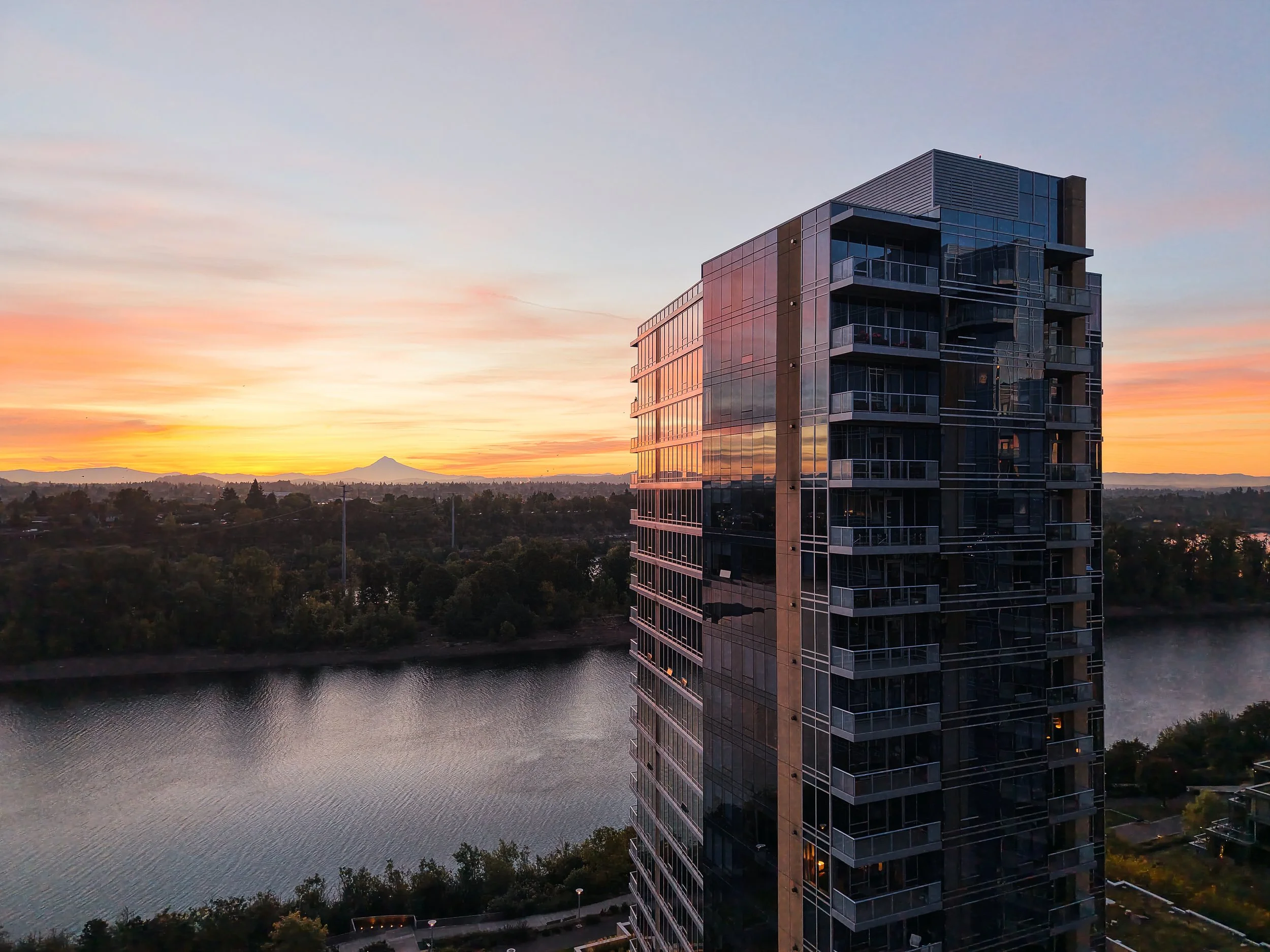 meriwether-condo-south-waterfront-portland-Mt Hood VIew2.jpg