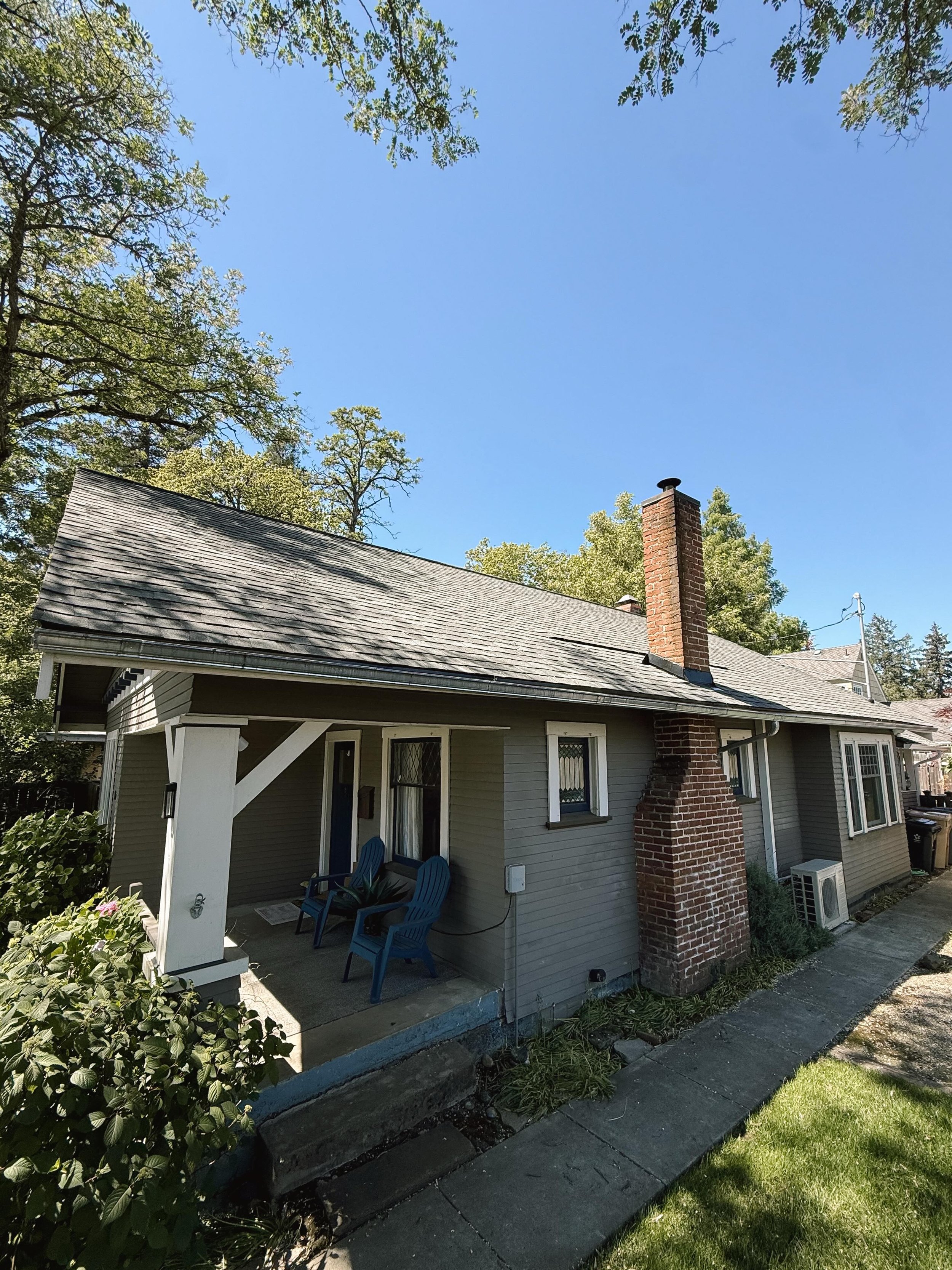 Before and After!
This home in Grants Pass,OR just got a major upgrade with new Landmark shingles in Georgetown Gray! 
Call us today for a free estimate@on your homes roof at 360-258-0936!