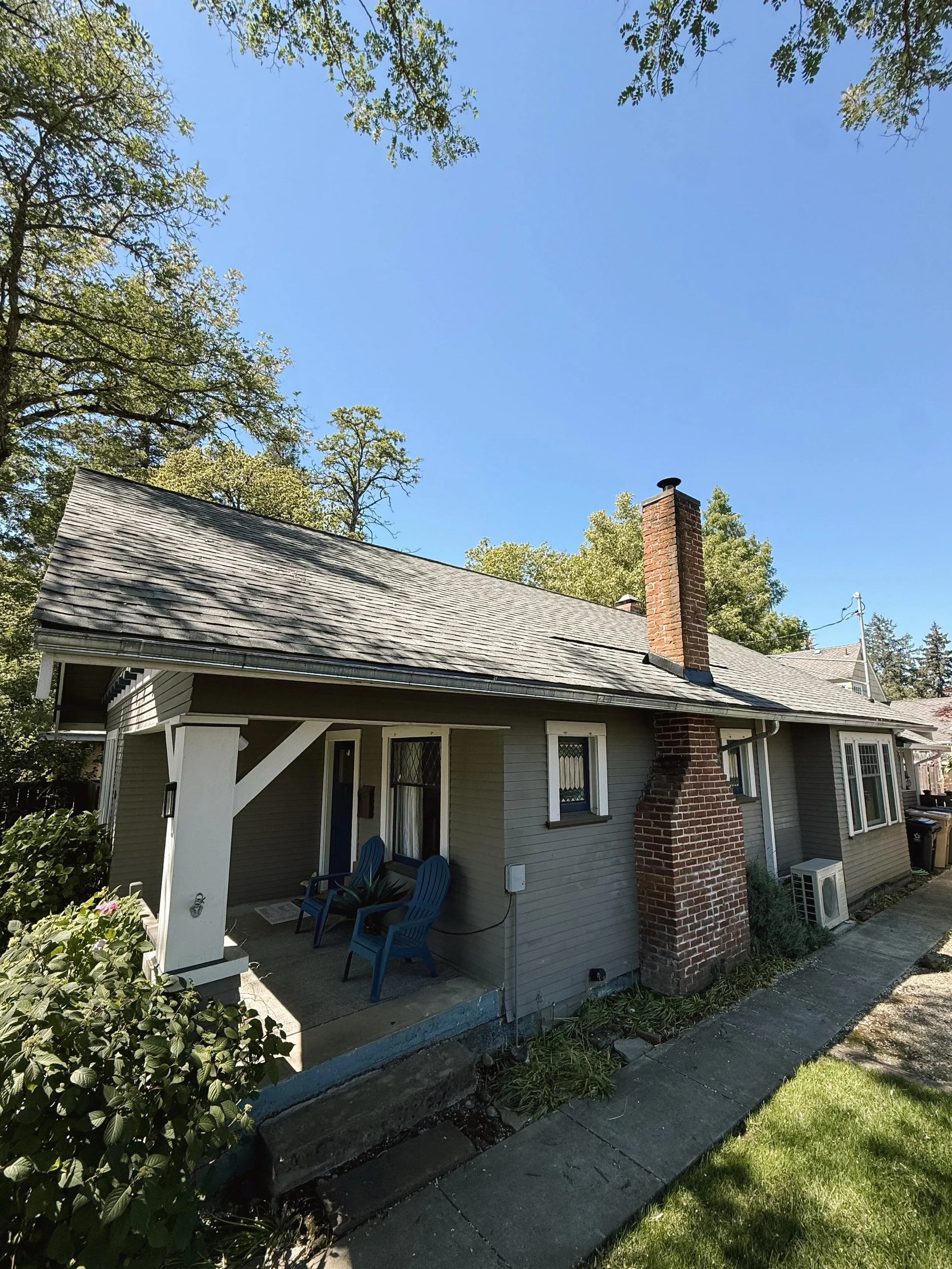 Before and After!
This home in Grants Pass,OR just got a major upgrade with new Landmark shingles in Georgetown Gray! 
Call us today for a free estimate@on your homes roof at 360-258-0936!