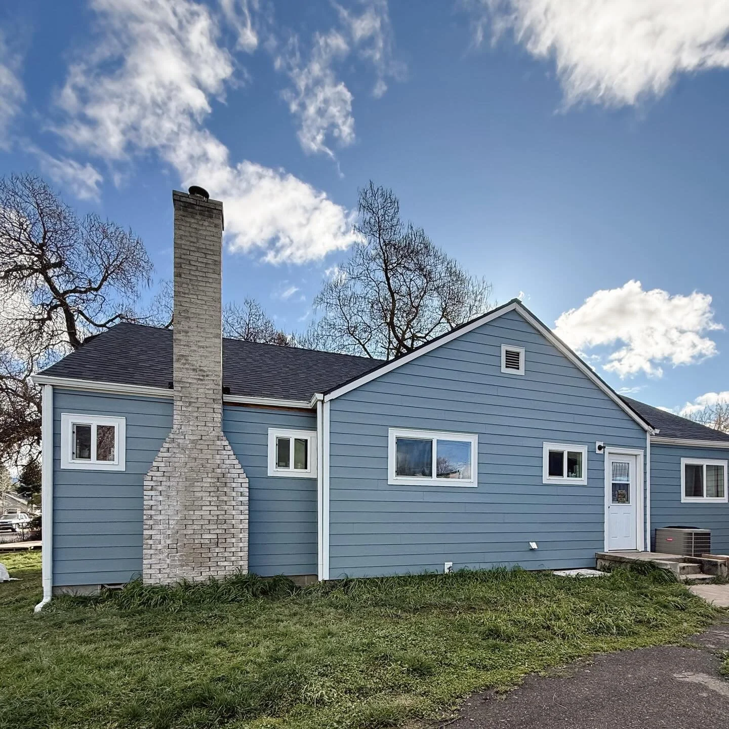 Our team just finished this install in Medford, OR ✨ Featuring James Hardie Boothbay Blue lap siding with crisp Arctic White trim for a clean, timeless look built for the PNW! 
Call us today for a free estimate on your homes siding at 360-258-0935.