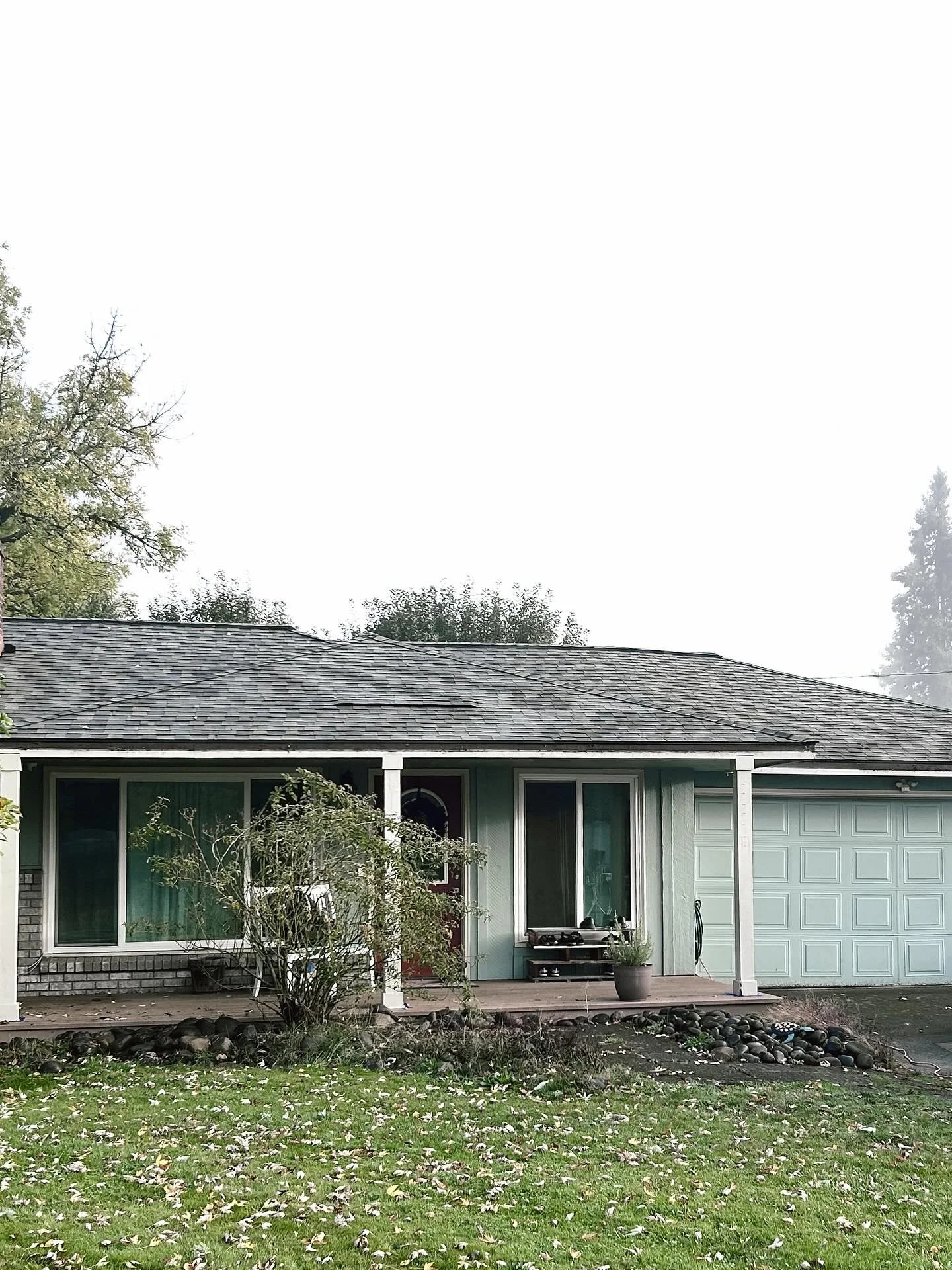 Another beautiful transformation in Eugene, OR.
We installed a new Landmark roof in Weathered Wood along with fresh gutters, giving this home lasting protection and timeless curb appeal.

Contact us today for a free roofing estimate at 360-258-0936!
