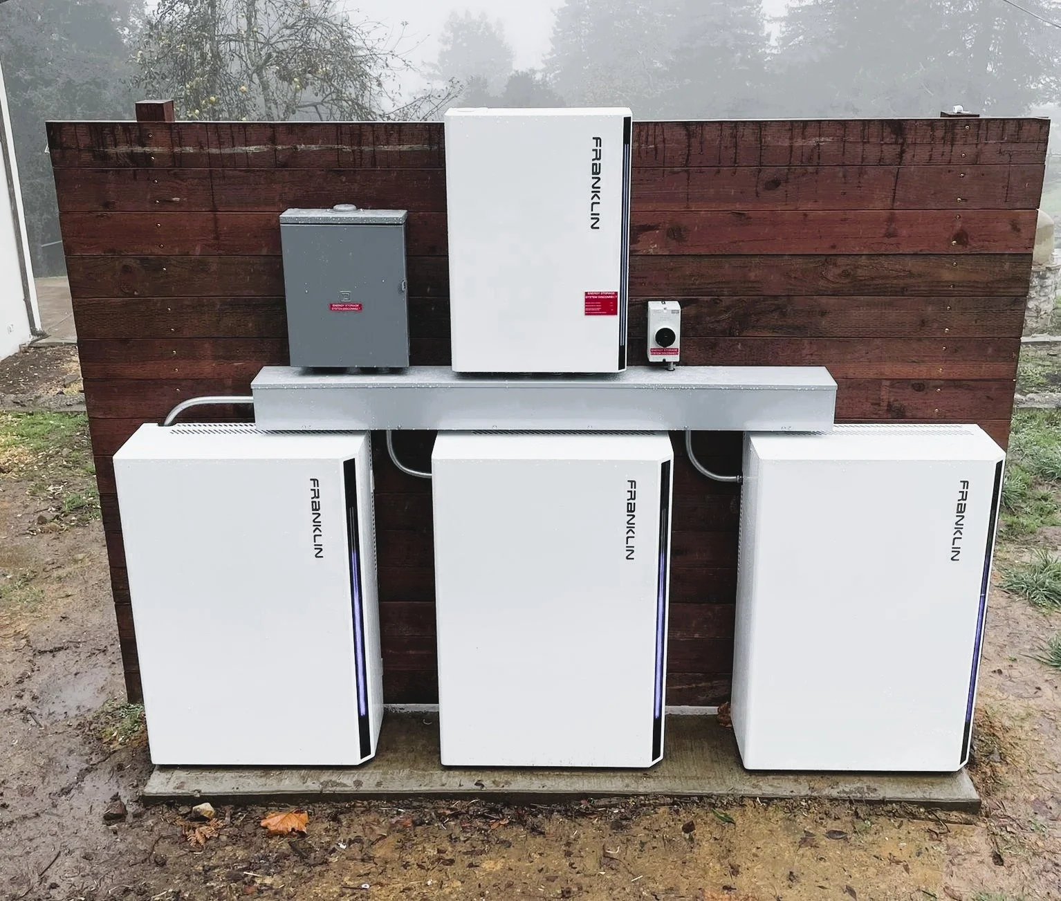 Solar Power Generators vs. Solar Battery Backup: What’s the Difference?