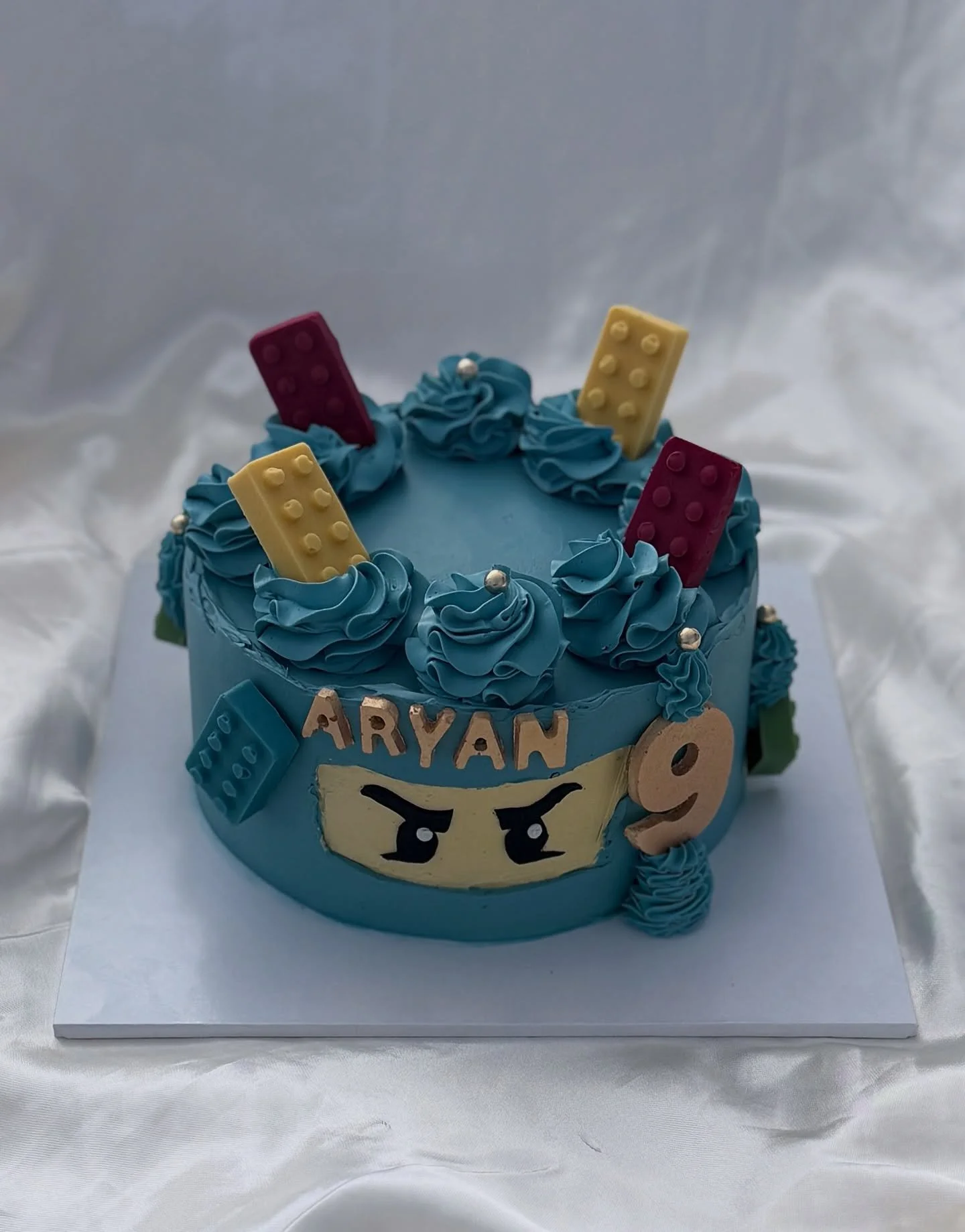 When the custom cake topper gets hijacked by Royal Mail and doesn&rsquo;t arrive on time so you have to MacGyver a way to do a Ninjago themed design the evening before collection 😵&zwj;💫 

The custom cake topper did arrive eventually (it was so cut