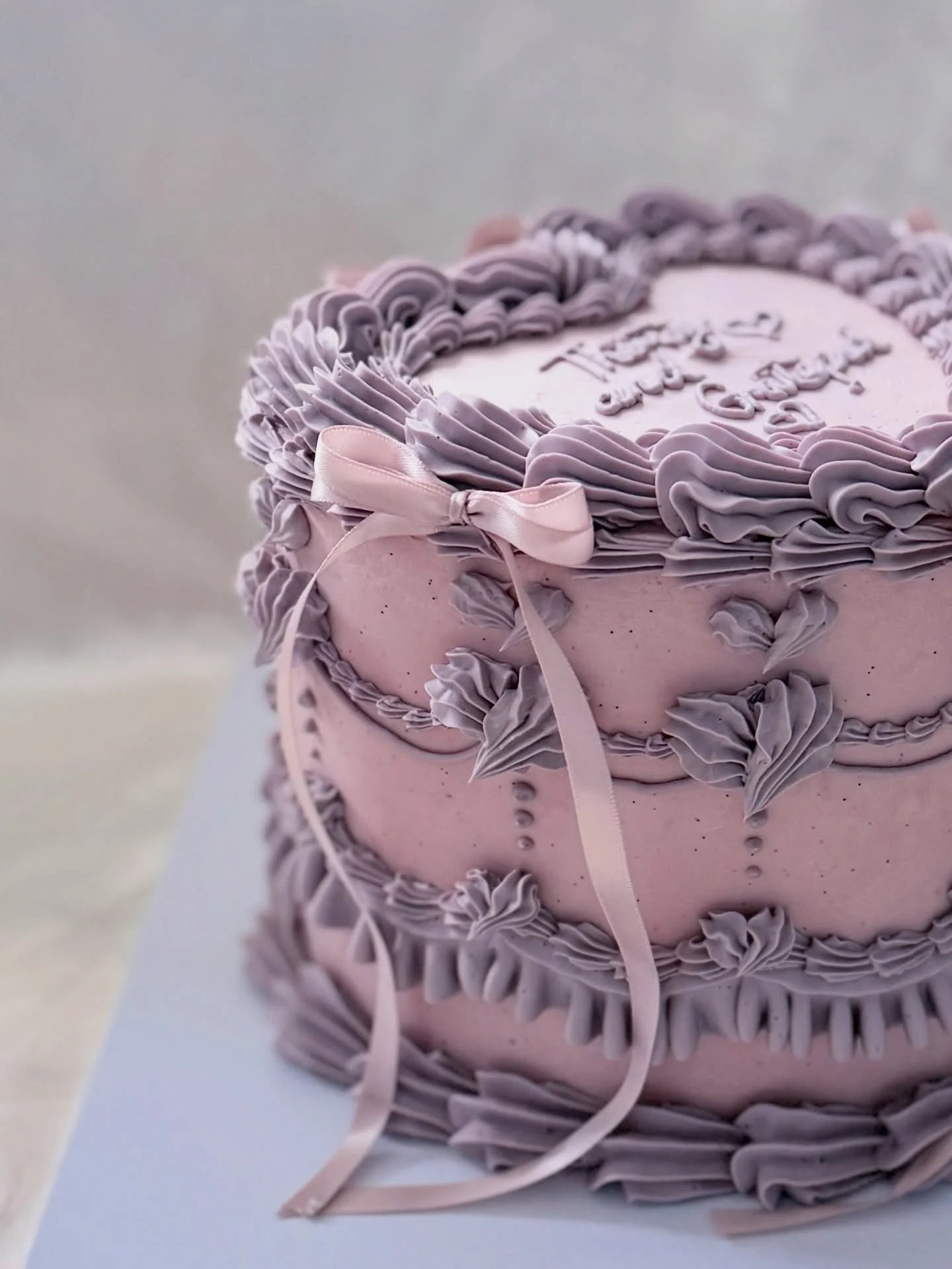 Thirty and grateful 🤍

☾˙❀‿❀˙☽

#dirtythirties #30thbirthday #birthdaycake #vintagecake #lambethcake #coquettegirl #coquette #cottagecore #prettycake #pinterestgirl #pinterestaesthetıc #buttercreamcake #cakedesign #manchester #manchestercakes #cakes