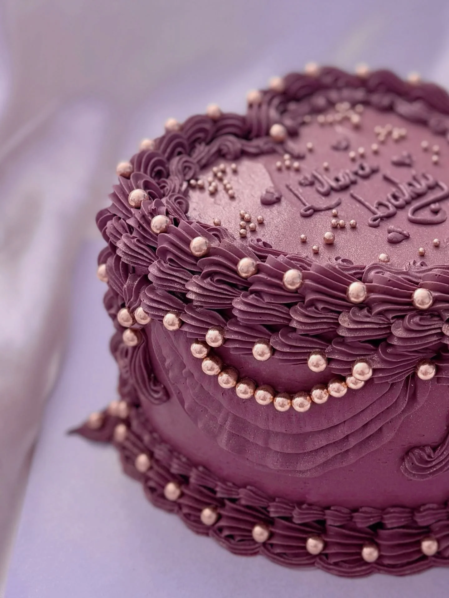 Throwback Tuesday - little bit gothic for a ♎️ 

☾˙❀‿❀˙☽

#vintagecakes #birthdaycake #buttercreamcake #manchestercakes #didsbury