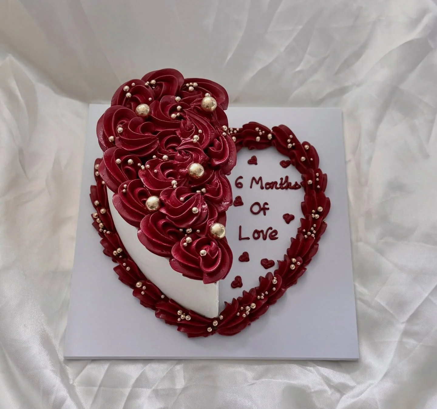 First time doing this type of cake 😍

Credit for design - picture shared by customer if anyone knows who originally did this design please let me know and I&rsquo;ll update this post! 

☾˙❀‿❀˙☽

#halfbirthdaycake #vintagecake #manchestercakes #manch