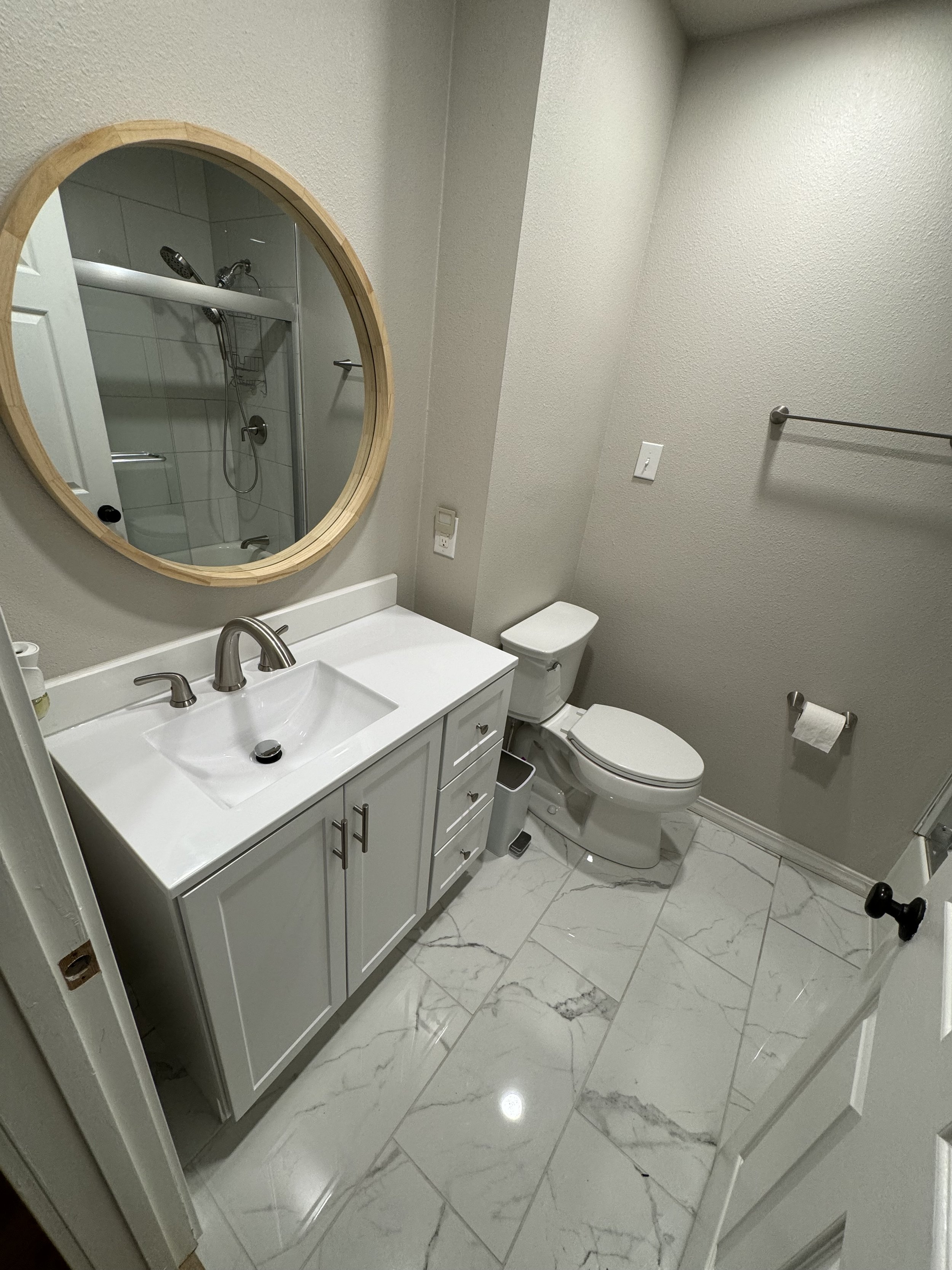 Bathroom 1.jpg