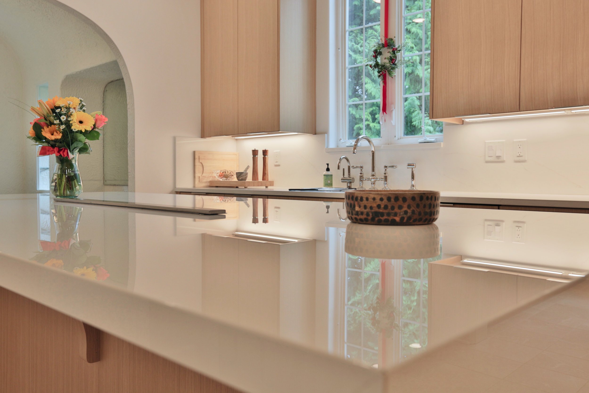 Kitchen island corner.jpg