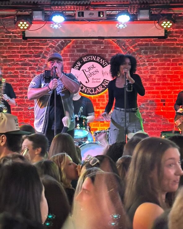 Had a blast at &ldquo;Just Jake&rsquo;s yesterday with @thesuyatband !

Thanks to everyone for coming out! 🥳 yall were LOUD. Our ears are still ringing lol. 

&amp; special thanks for the footage @chardanielle_1134 &amp; @lgm7796 ✨✨✨

LAUGHING at th