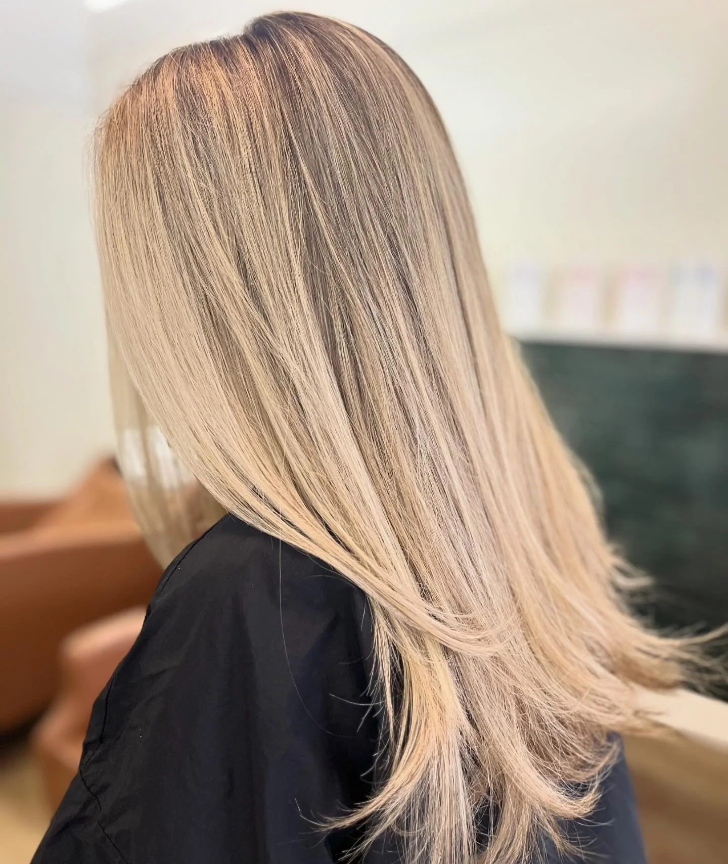 D A Y G L O W
Lighter &amp; brighter by @meshelldoeshair 
Ready to book? Click her name and you can book from there!