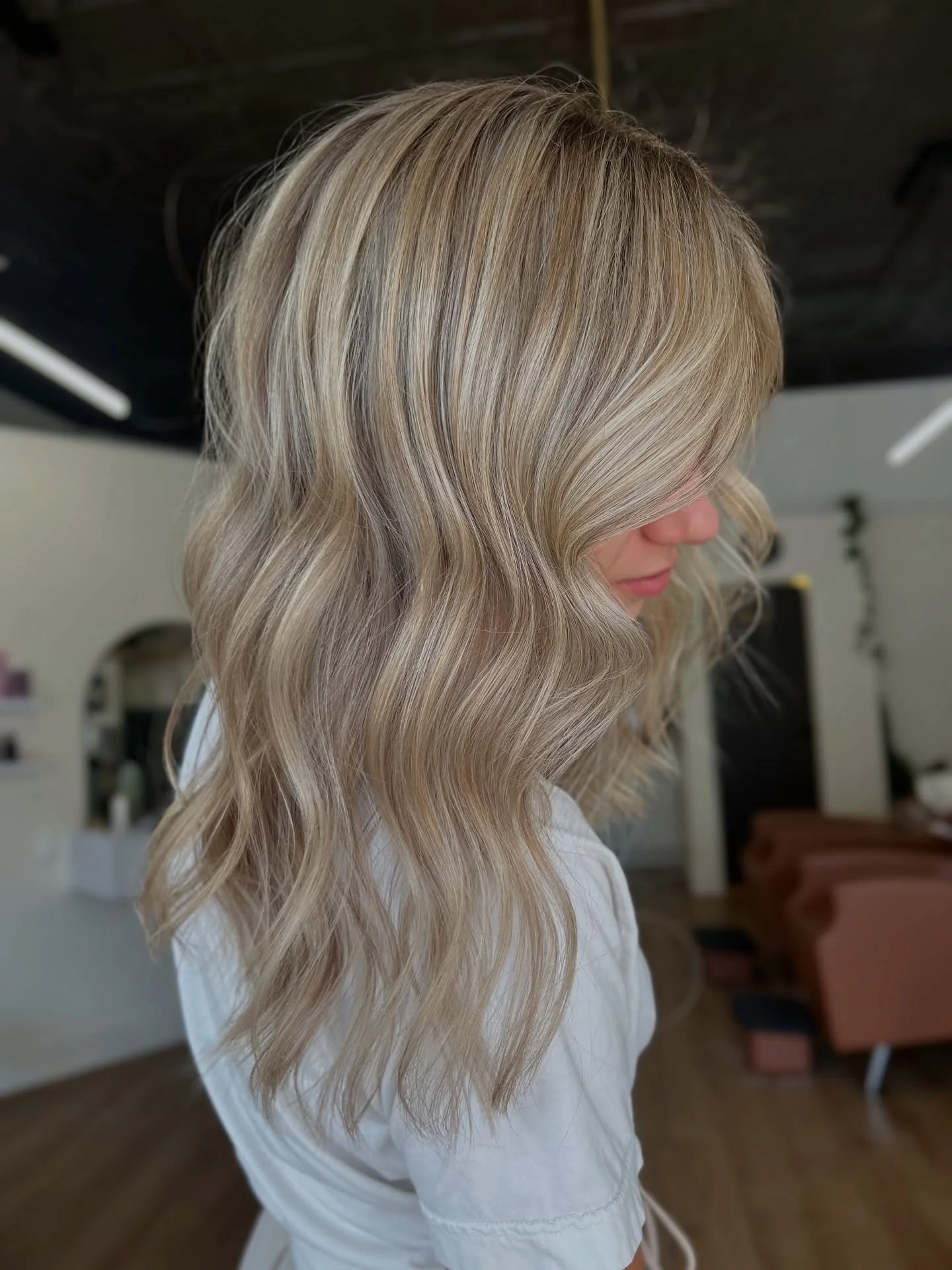No toners have my blondes shining the brightest ✨🤍

Specializing in blondes you have to know that it&rsquo;s all about lifting to that perfect level of lightness☀️ 

It&rsquo;s easy to over-lift and fix it by toning it back down. ❌❌ 

But using the 