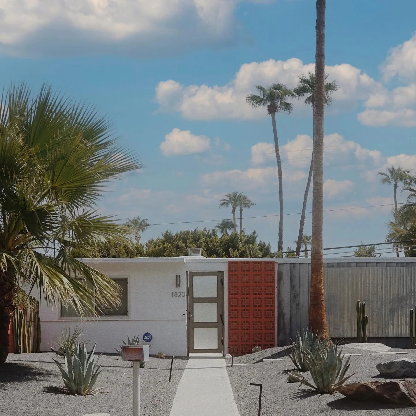 Save these dates! On February 14, 2026, Racquet Club Estates will once again be celebrating @modernism_week with our popular midcentury modern homes tour. Tickets for the tour go on sale in just a few weeks&mdash;November 1&mdash;and we&rsquo;ll have