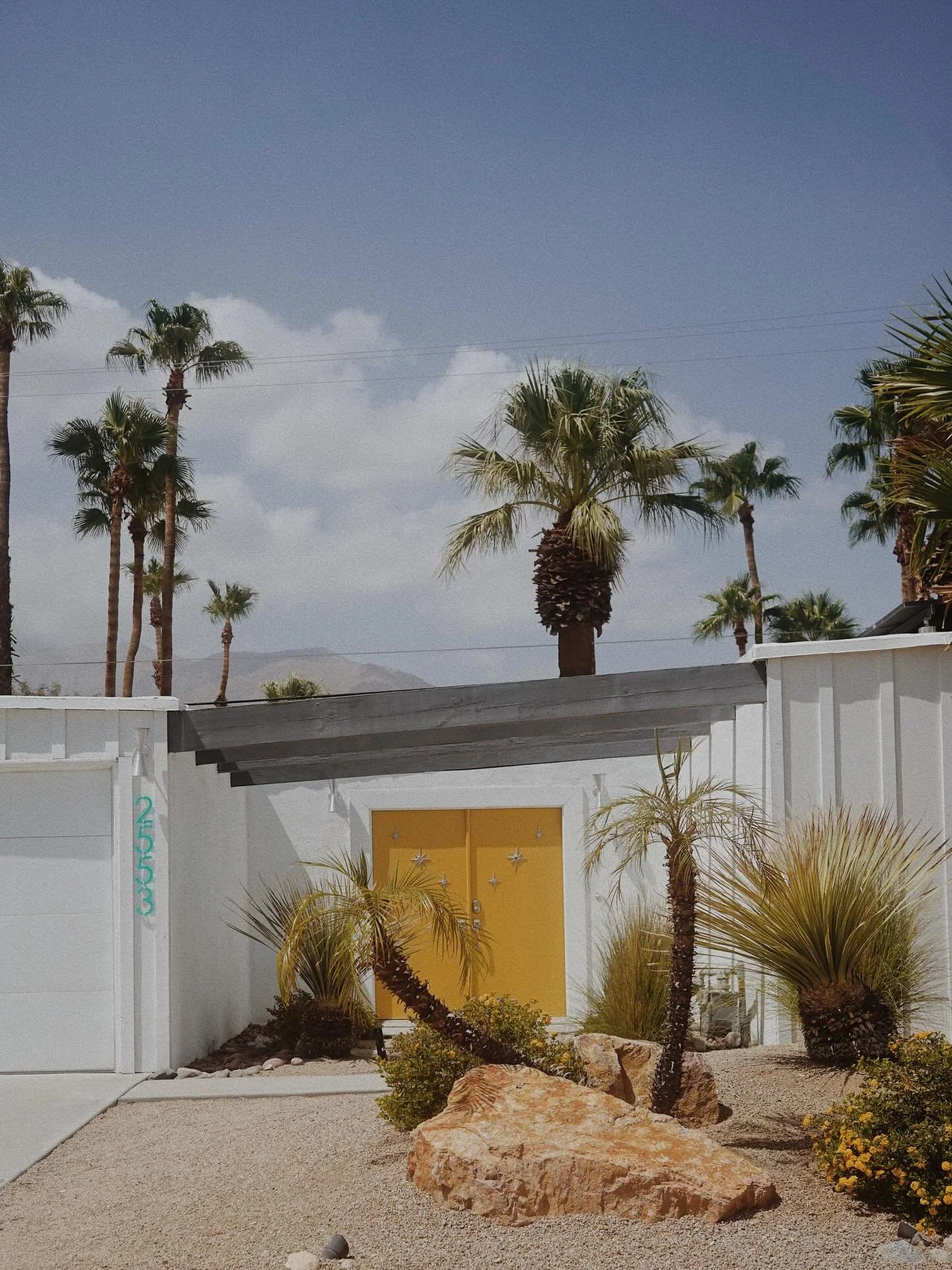 A sunny front door for a sunny Saturday. ☀️ Don&rsquo;t forget, tickets go on sale in ONE WEEK (Nov 1) for the 2026 Racquet Club Estates Mid-century Homes Tour on February 14, 2026 with @modernism_week &mdash; we&rsquo;ll have 5 unique Alexander home