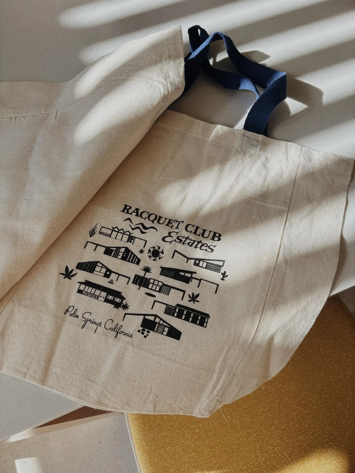 All the iconic rooflines you can find in our beautiful neighborhood. #racquetclubestates #palmspringsmodernism