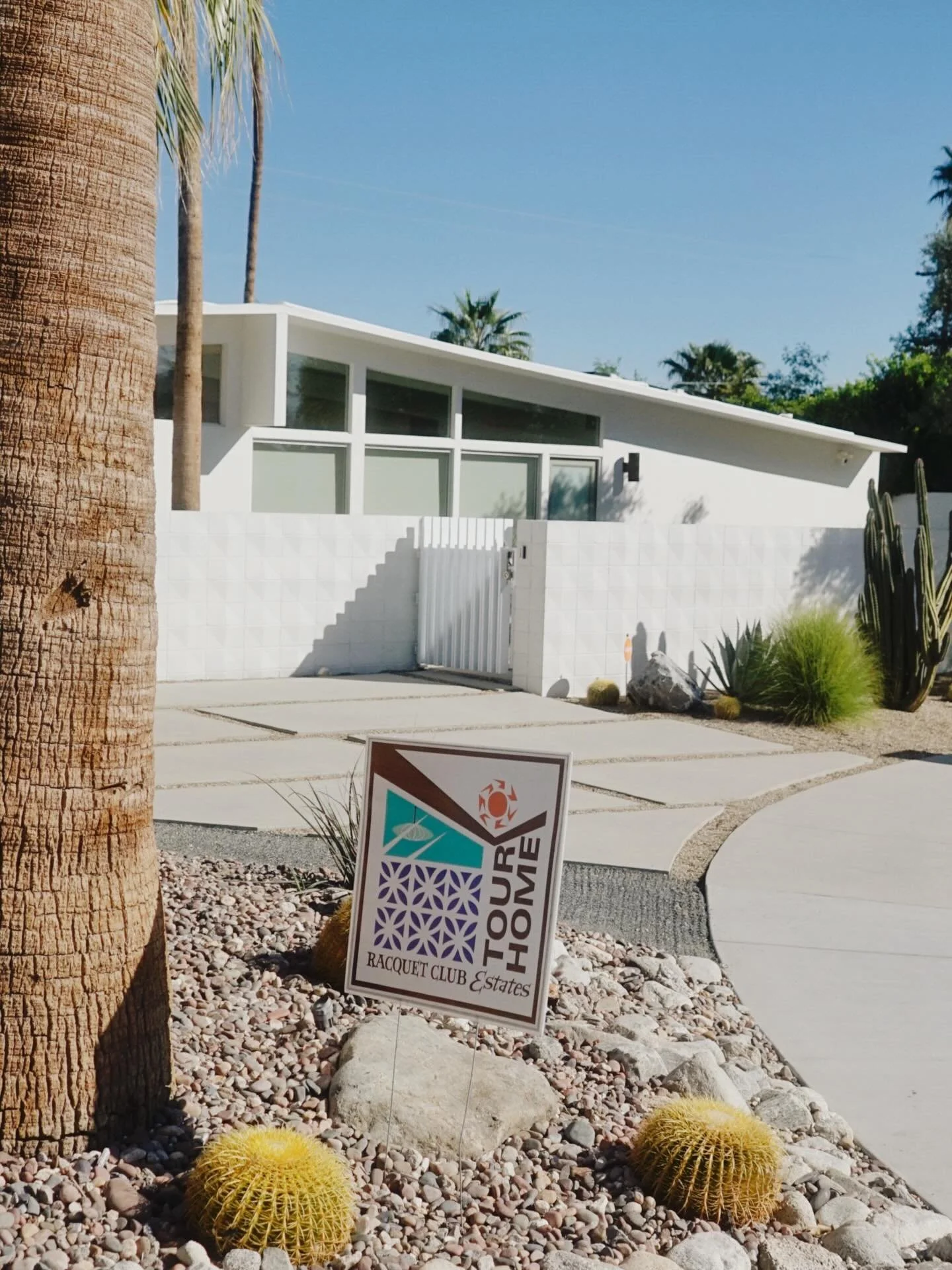 The 2026 Racquet Club Estates Midcentury Modern Homes Tour with @modernism_week was a huge success yesterday, and none of it would have been possible without the help of so many incredible volunteers! Thank you to all of the homeowners, docents, and 