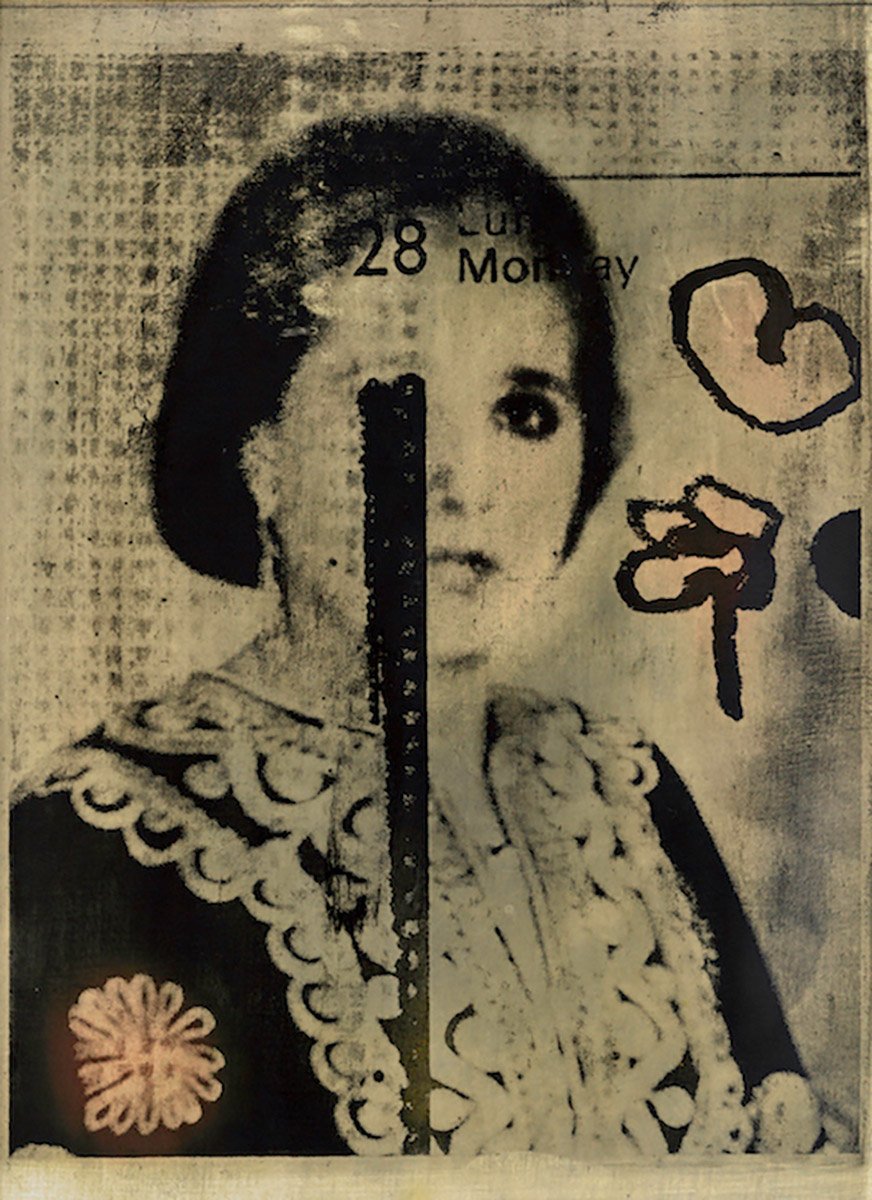 Despite challenges, my mother remained determined, adorned herself fashionably, visited studios to have her photo taken, and ensured her presence was documented in shared moments with my father and her friends.