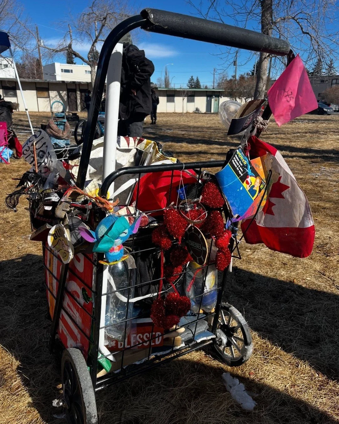 Everything that is carried has a story. Mondays wouldn&rsquo;t be the same without this cart showing up🌱