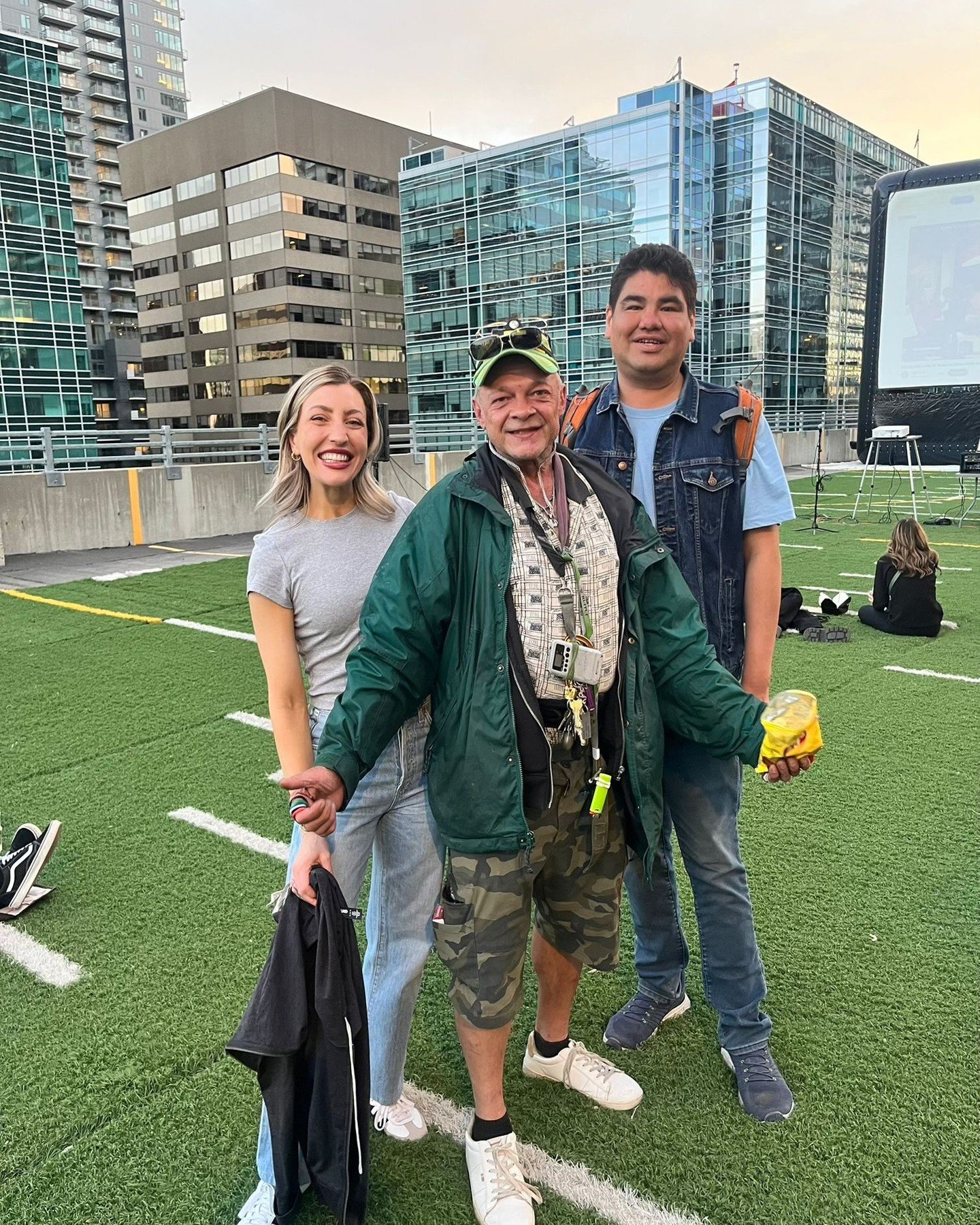 Good people, good views and rooftop night that felt right🤍🫂