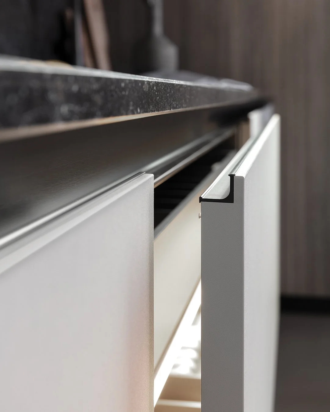 02-doimo-cucine-sistema-all-around-cucina-d23-img2-1082x1350-1.jpg