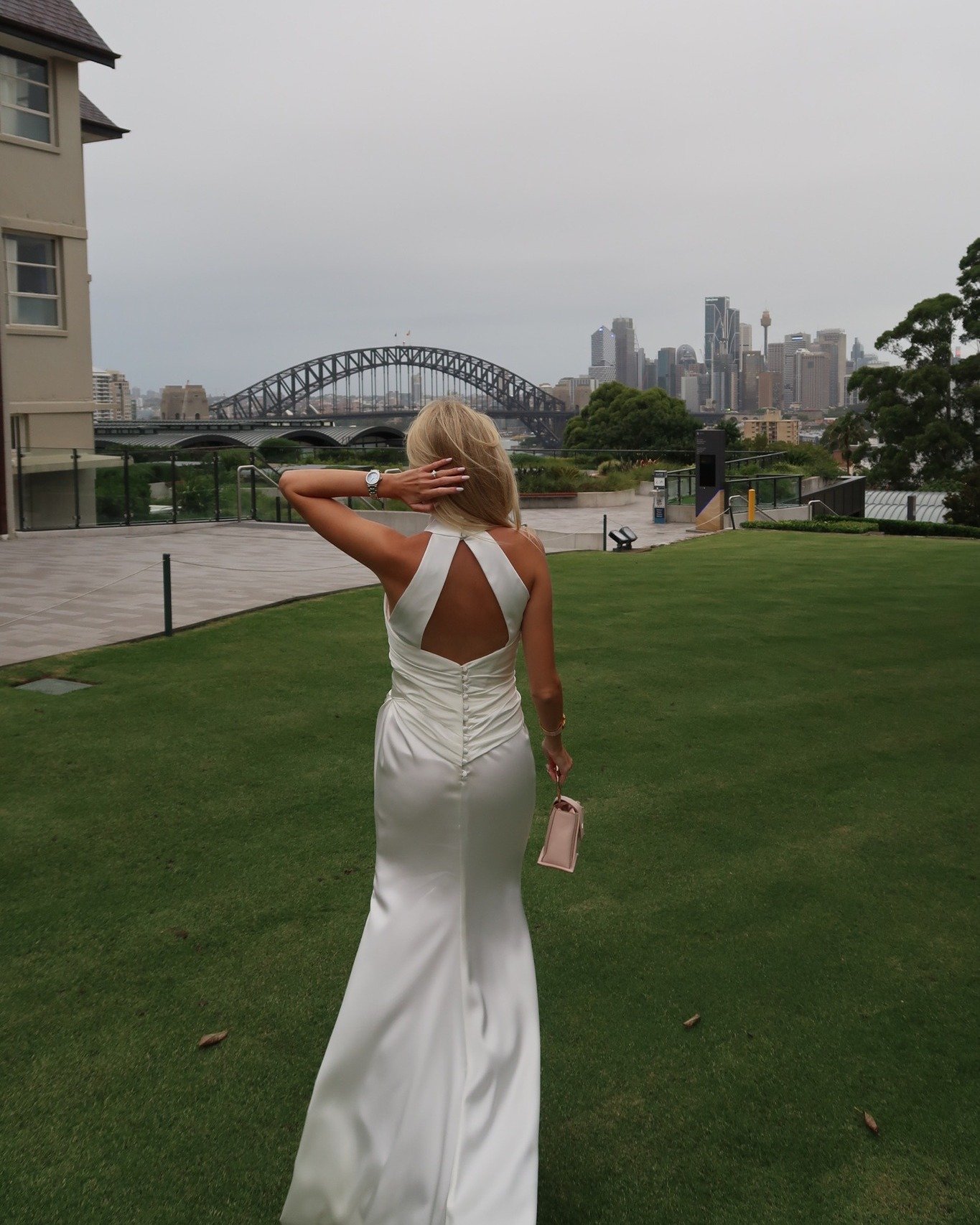 That keyhole back! 🥰

Sophie looked so beautiful wearing her stunning #customlouisealvarez evening gown at her pre wedding celebration rehearsal dinner Xx

#customgown #louisealvarez #Louisealvarezcouture #couture #wedding #weddingdress #formaldress